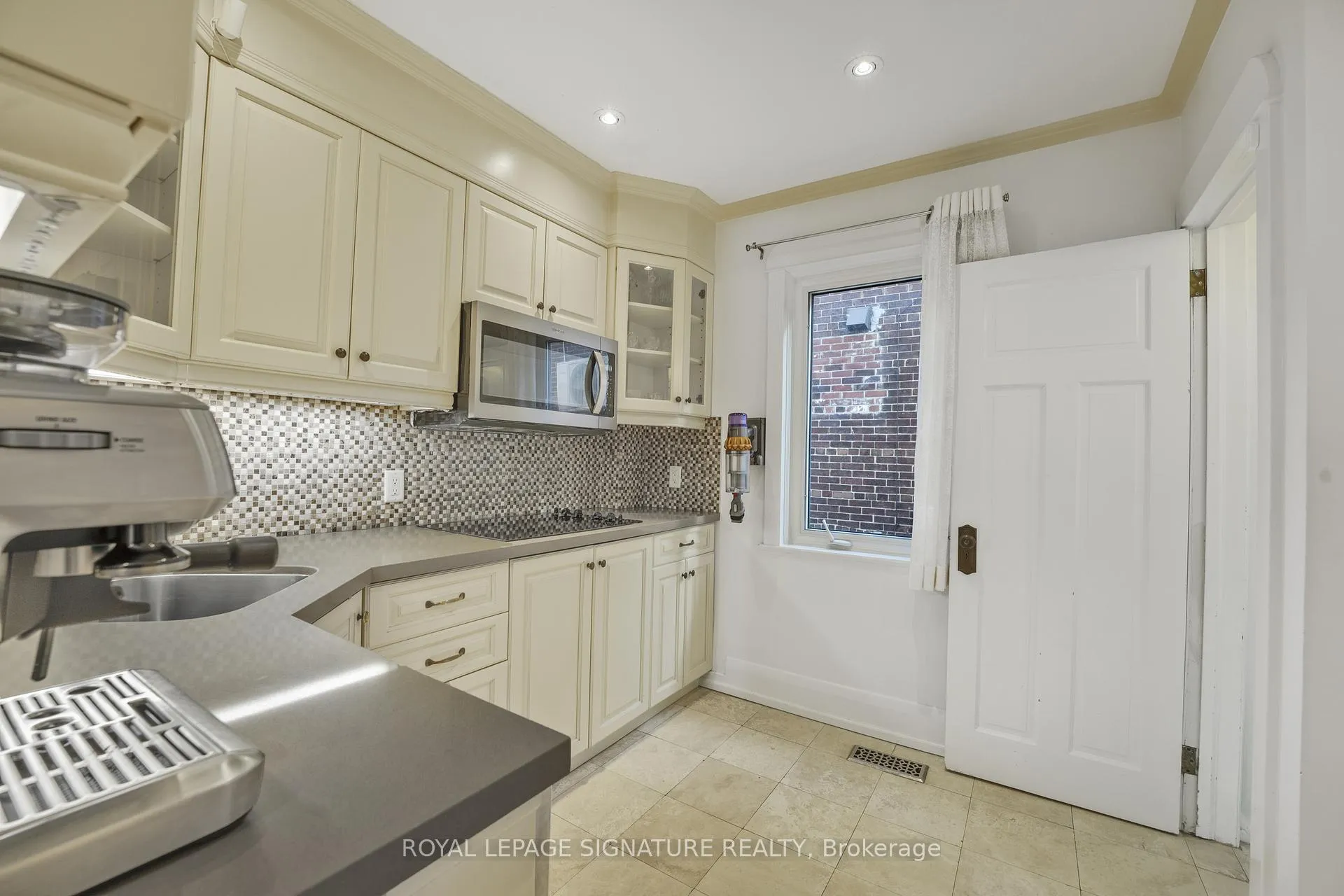Photo 13 of 534 Millwood Road, Toronto, Mount Pleasant East — HOMEH