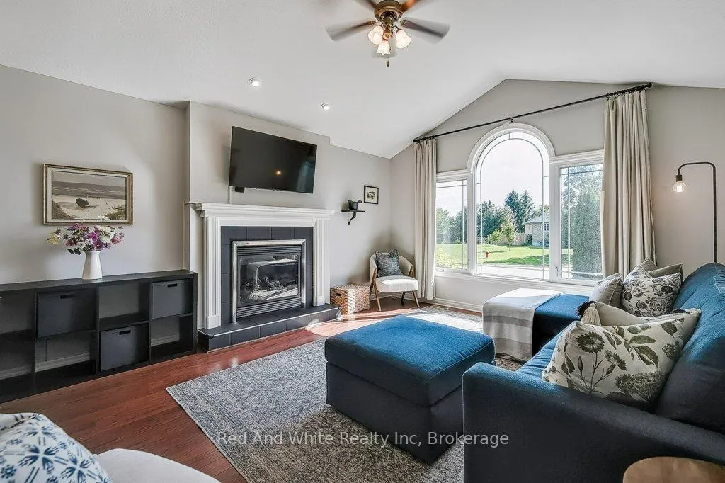Photo 5 of 395 Bell Street, Minto — HOMEH