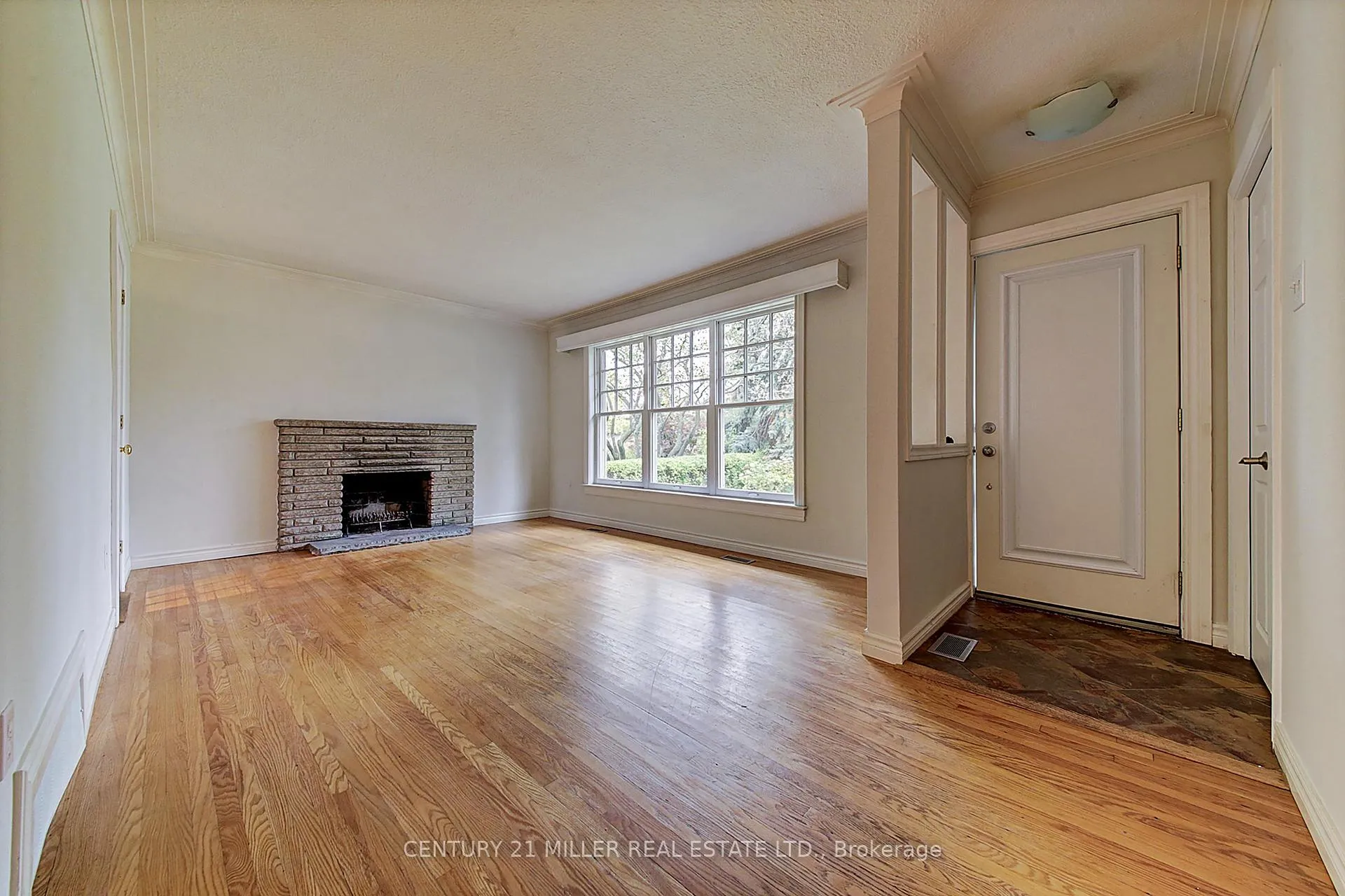 Photo 3 of 463 Avon Crescent, Oakville, Morrison — HOMEH