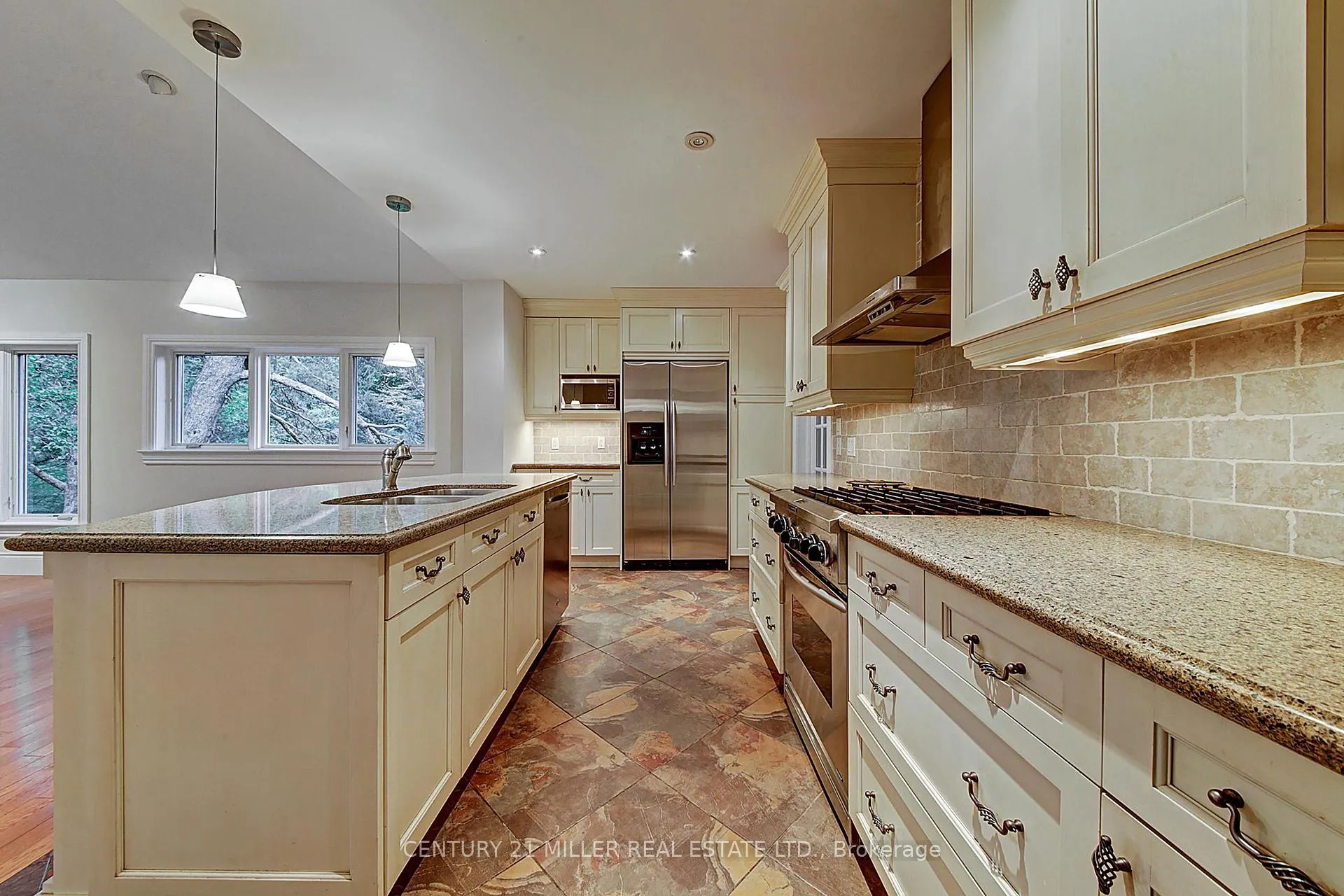 Photo 6 of 463 Avon Crescent, Oakville, Morrison — HOMEH
