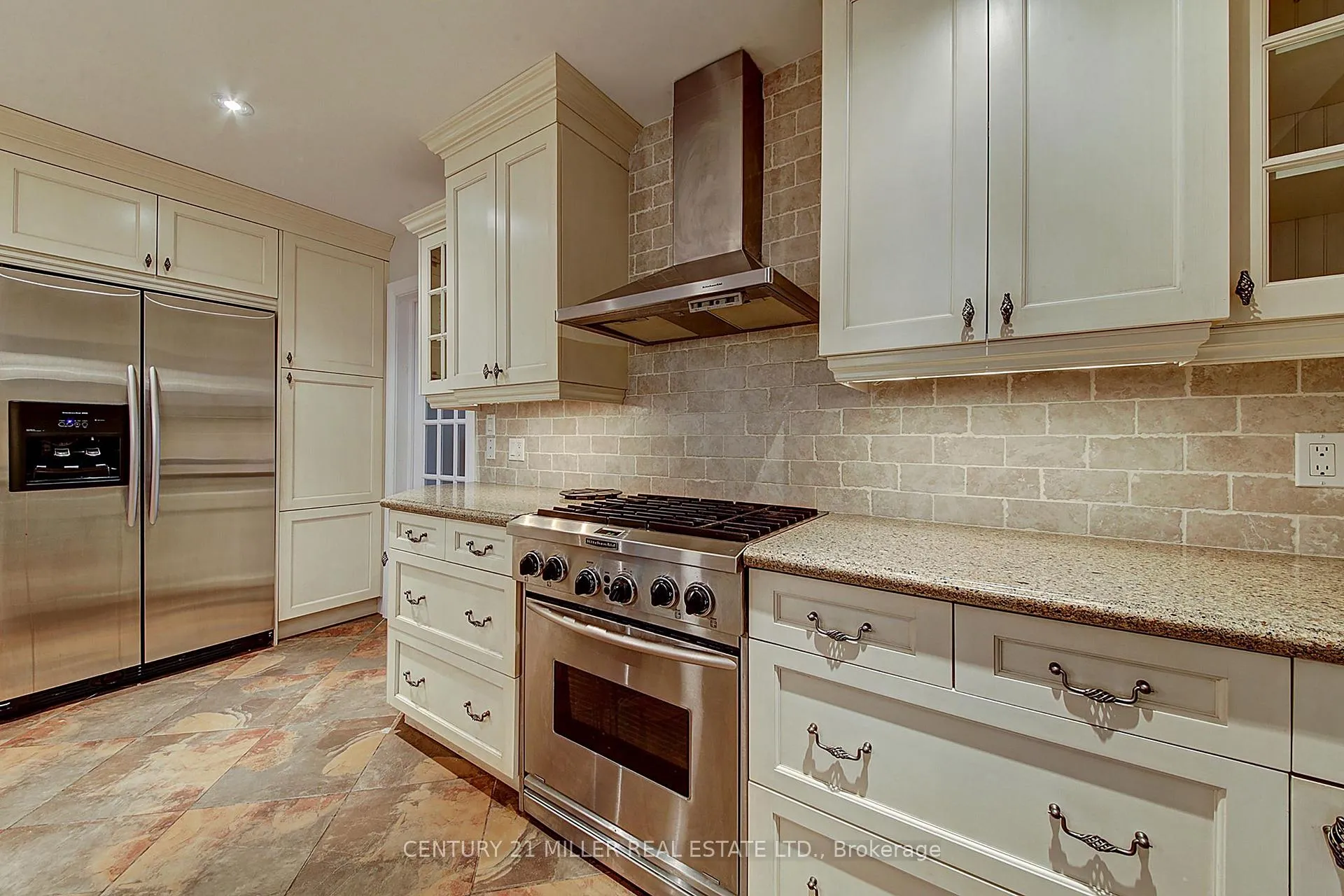 Photo 7 of 463 Avon Crescent, Oakville, Morrison — HOMEH