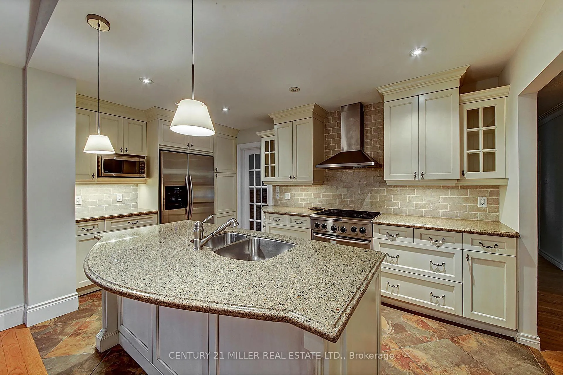 Photo 8 of 463 Avon Crescent, Oakville, Morrison — HOMEH