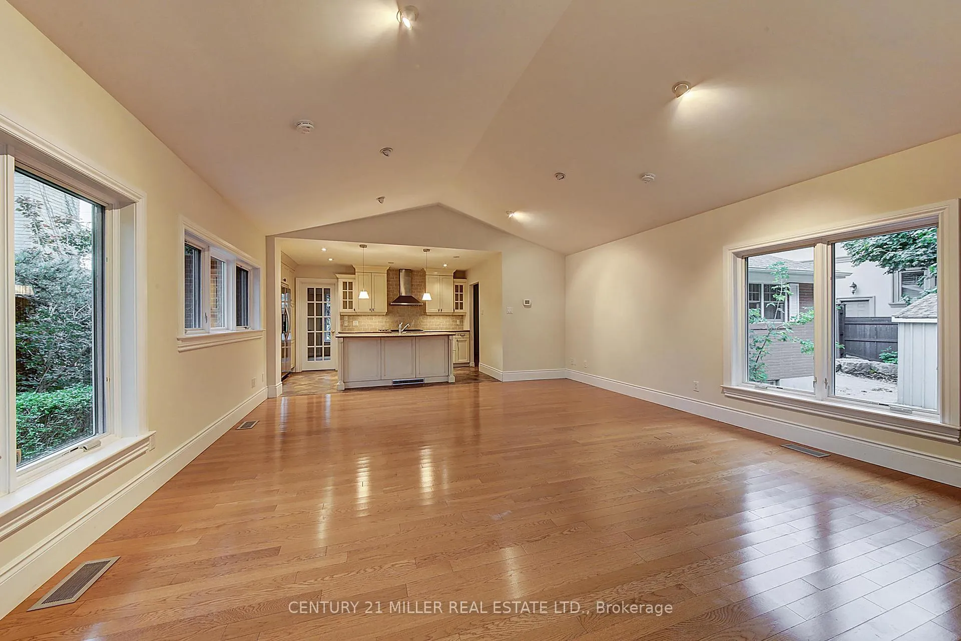 Photo 12 of 463 Avon Crescent, Oakville, Morrison — HOMEH
