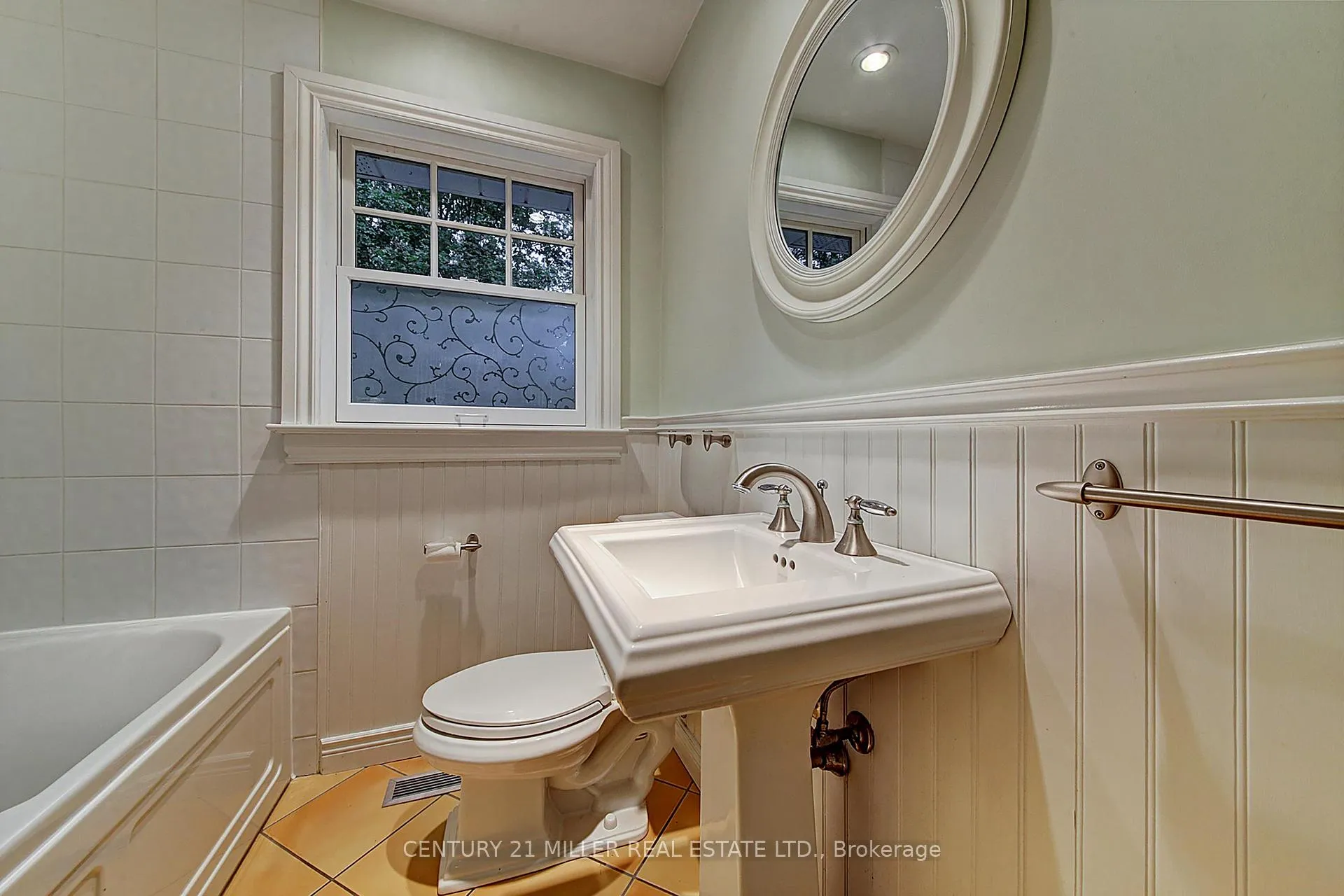 Photo 13 of 463 Avon Crescent, Oakville, Morrison — HOMEH