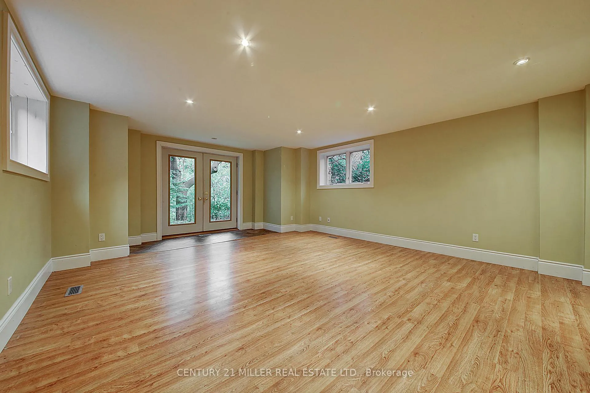 Photo 15 of 463 Avon Crescent, Oakville, Morrison — HOMEH