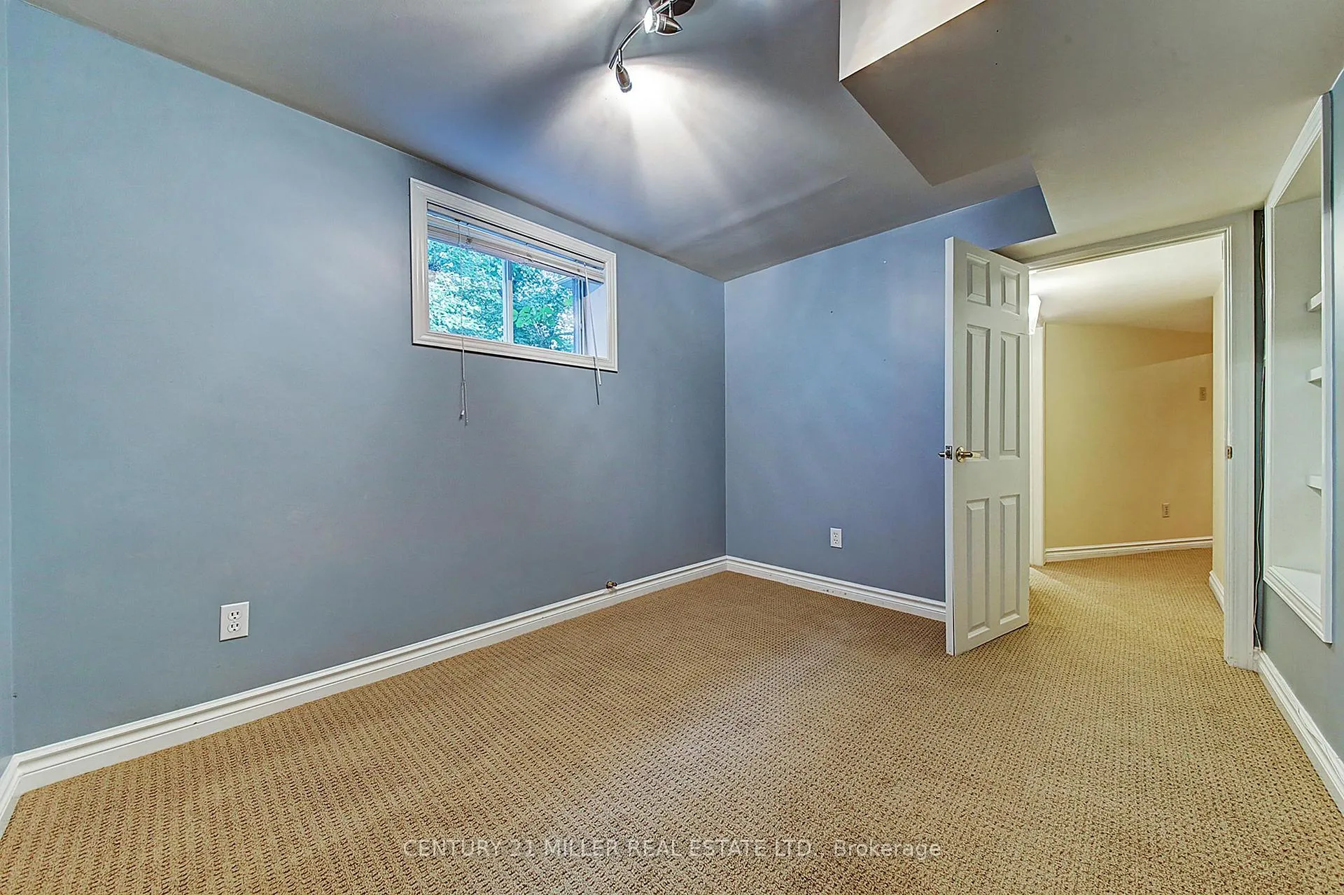 Photo 17 of 463 Avon Crescent, Oakville, Morrison — HOMEH