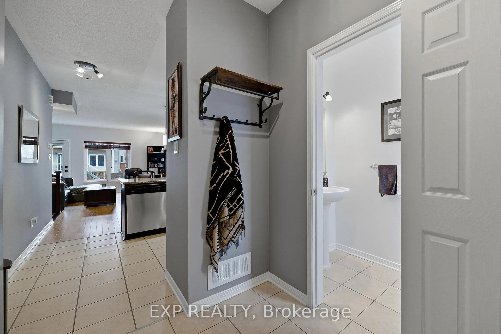 Photo 2 of 300 London Terrace, Ottawa, Manor Park — HOMEH