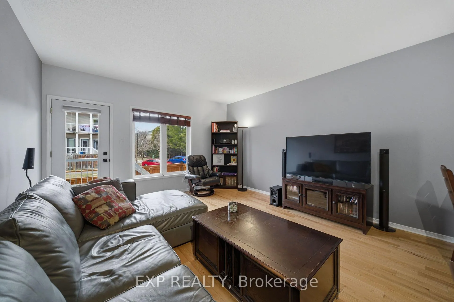 Photo 6 of 300 London Terrace, Ottawa, Manor Park — HOMEH