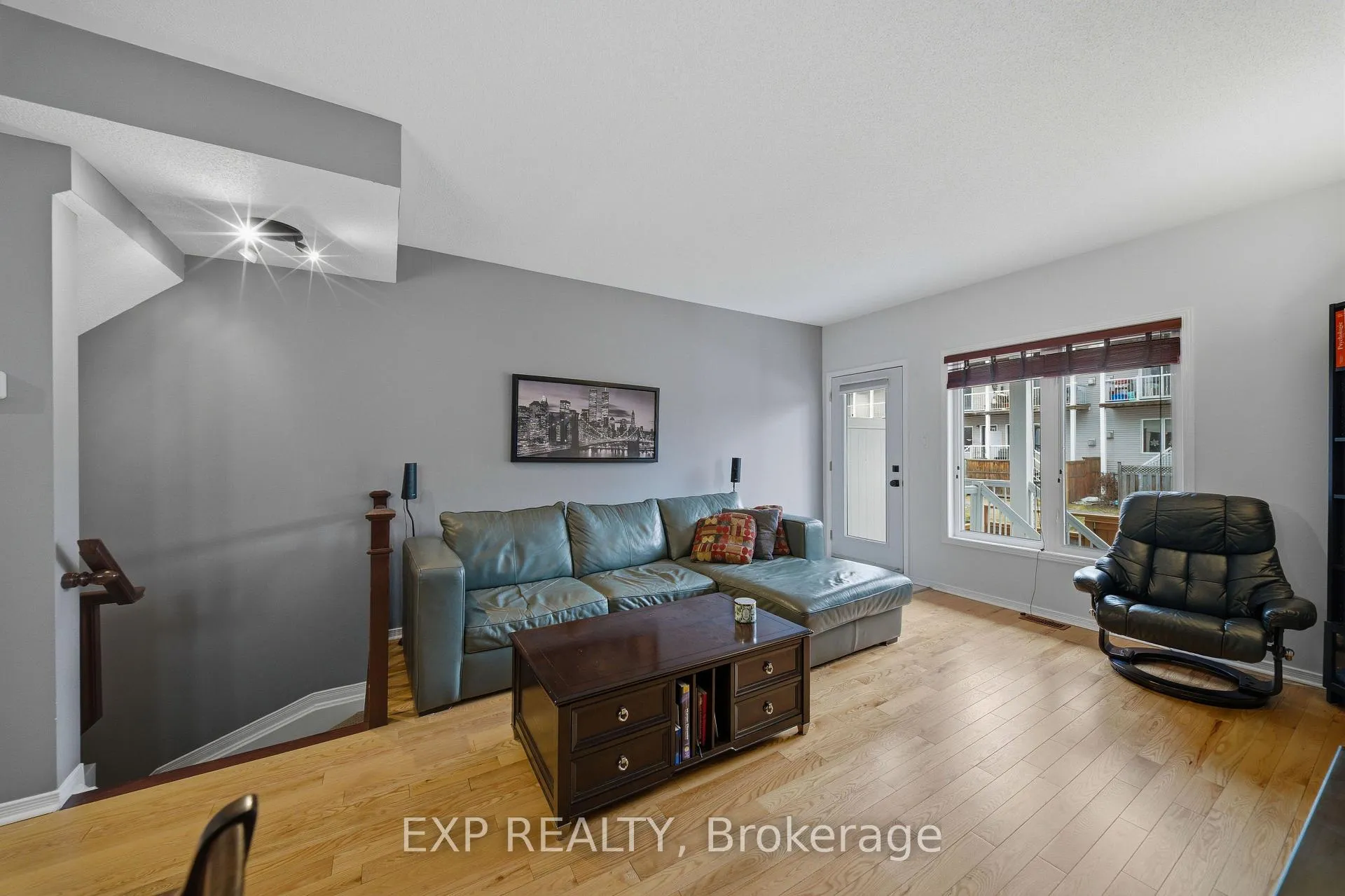 Photo 7 of 300 London Terrace, Ottawa, Manor Park — HOMEH