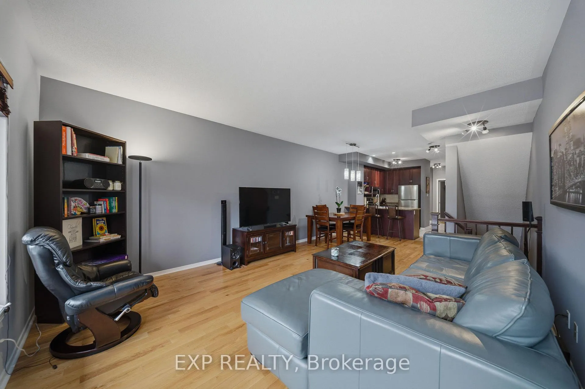 Photo 8 of 300 London Terrace, Ottawa, Manor Park — HOMEH