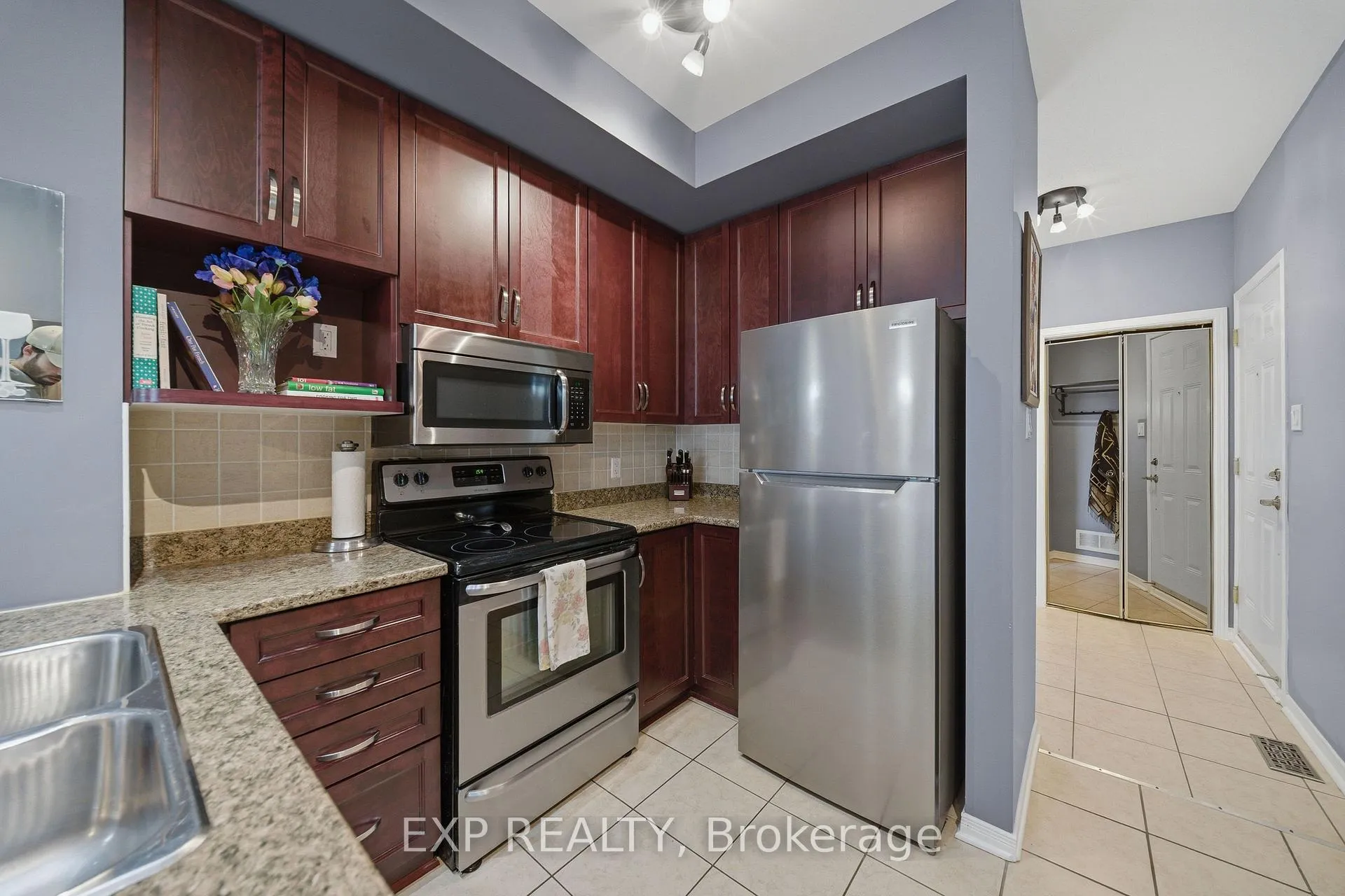 Photo 11 of 300 London Terrace, Ottawa, Manor Park — HOMEH