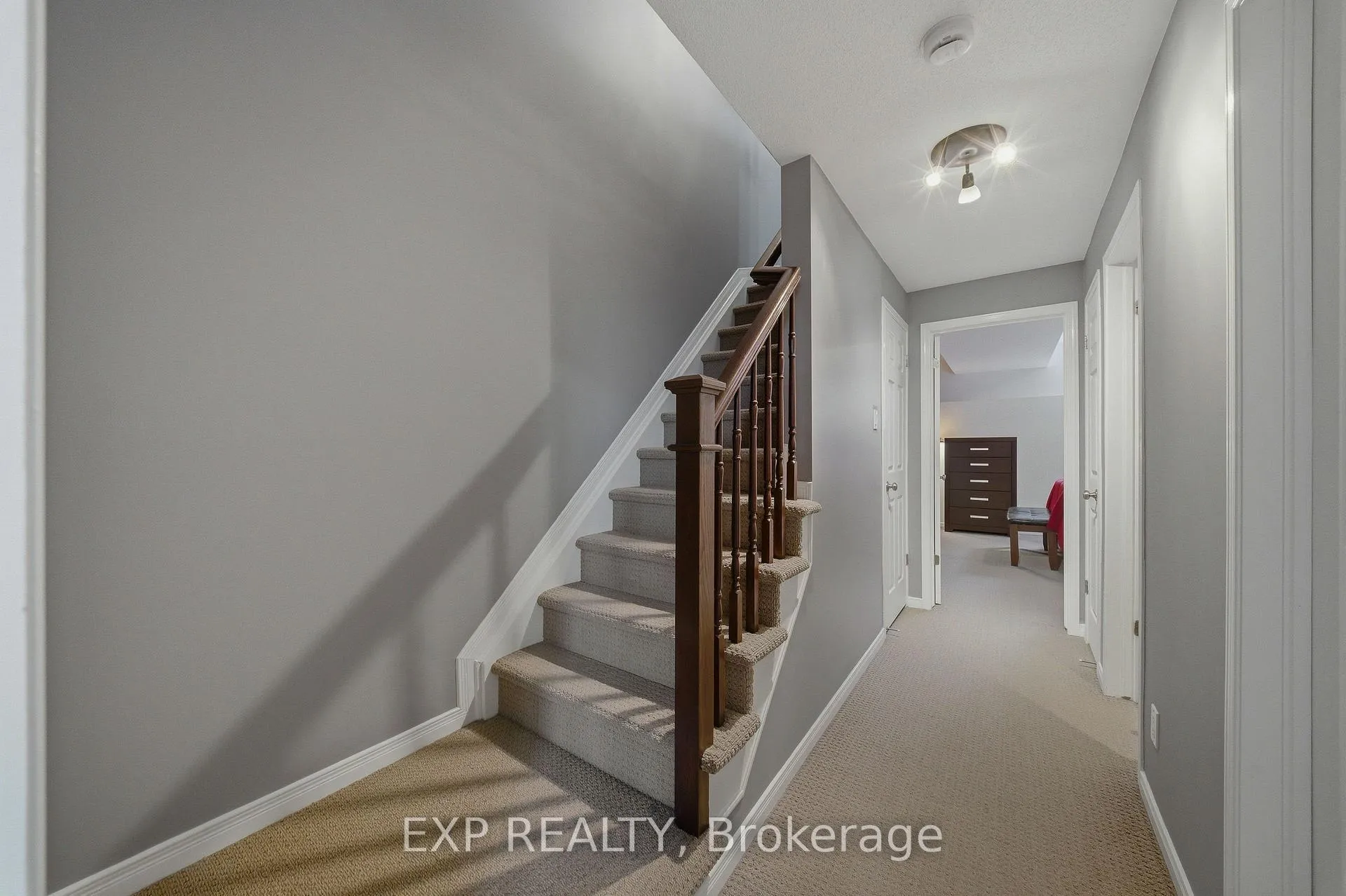 Photo 13 of 300 London Terrace, Ottawa, Manor Park — HOMEH