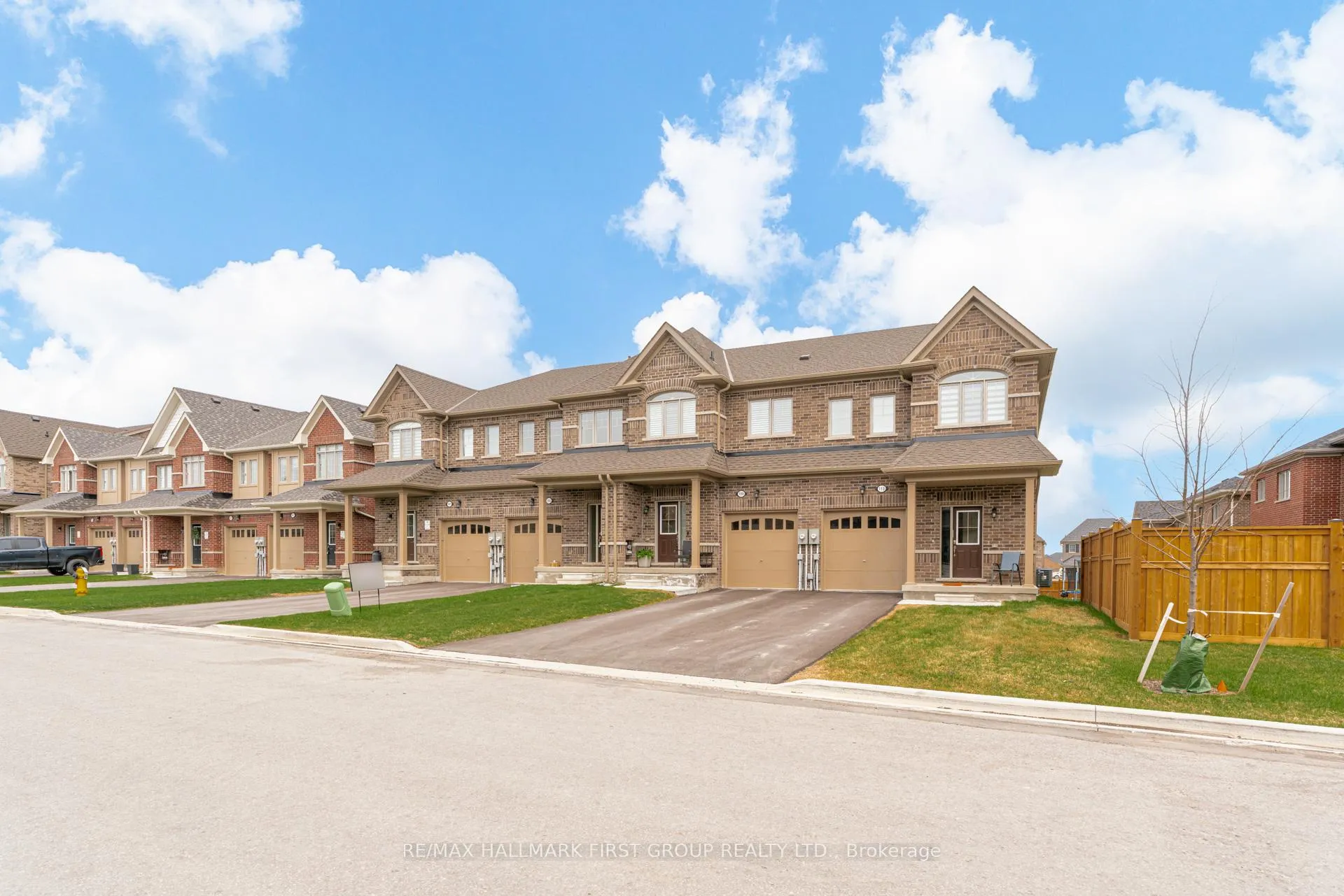 Photo 2 of 109 North Garden Boulevard, Scugog, Port Perry — HOMEH