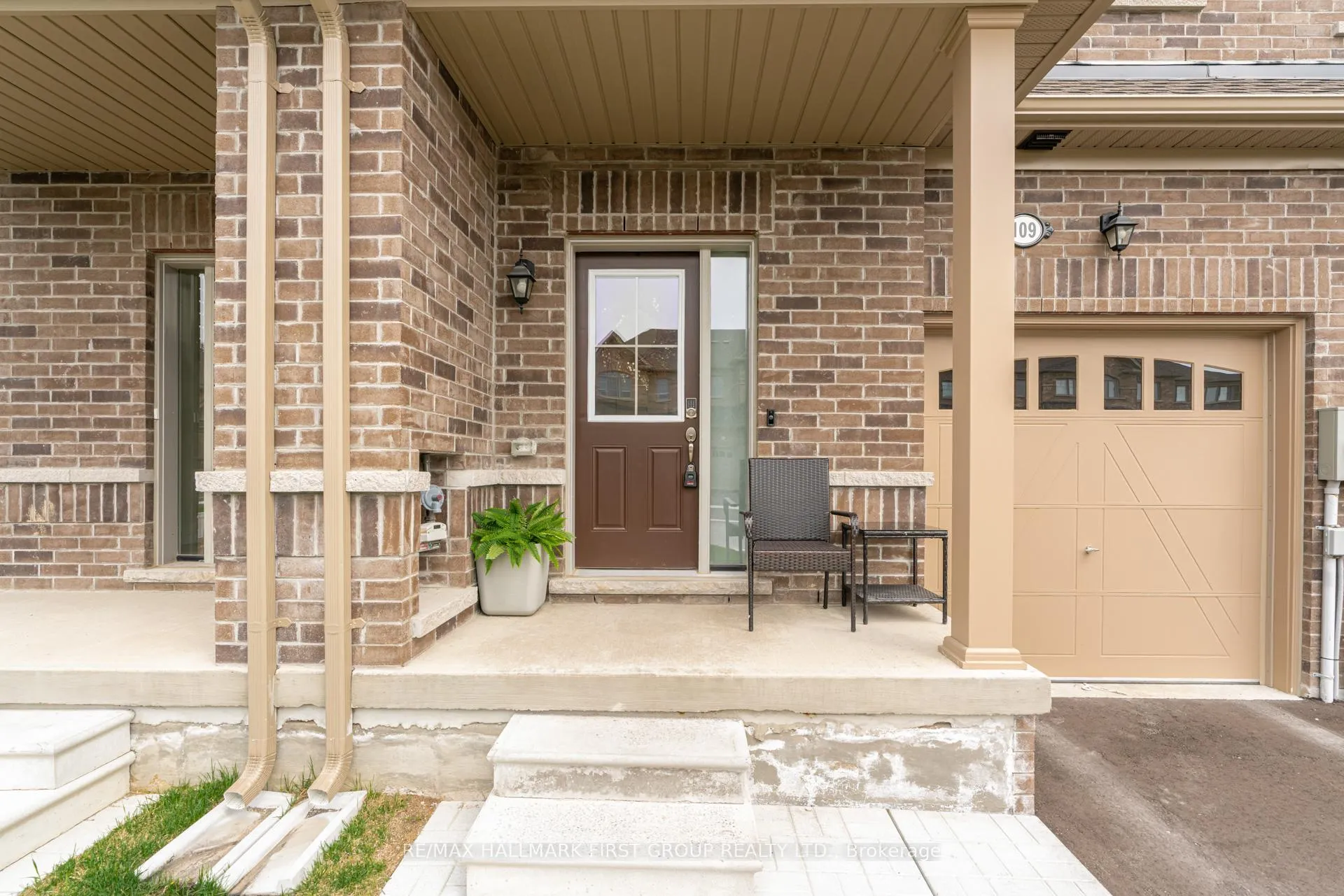 Photo 3 of 109 North Garden Boulevard, Scugog, Port Perry — HOMEH