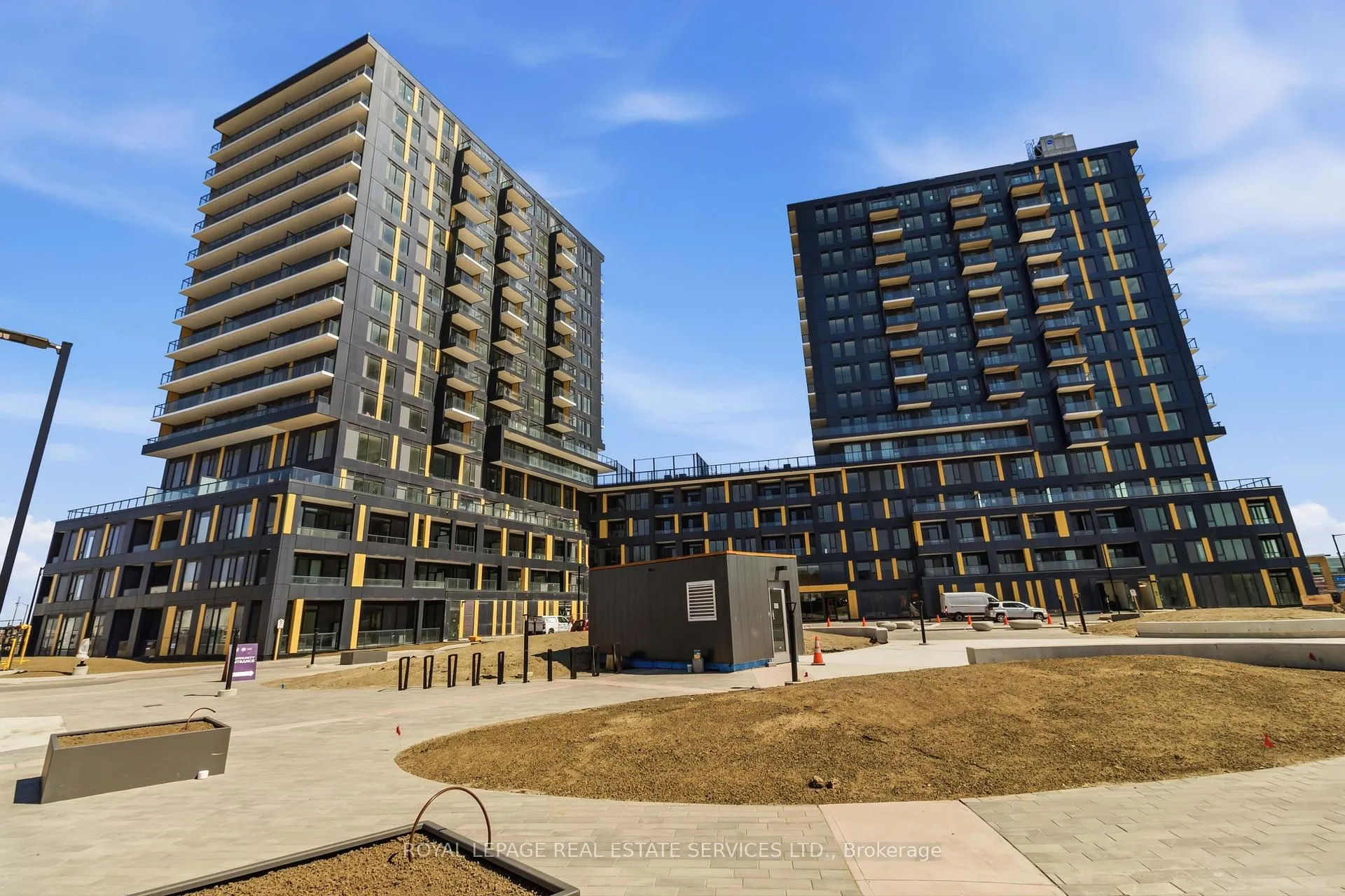 Photo 2 of Unit 122, 4878 Powers Common, Burlington, Alton — HOMEH