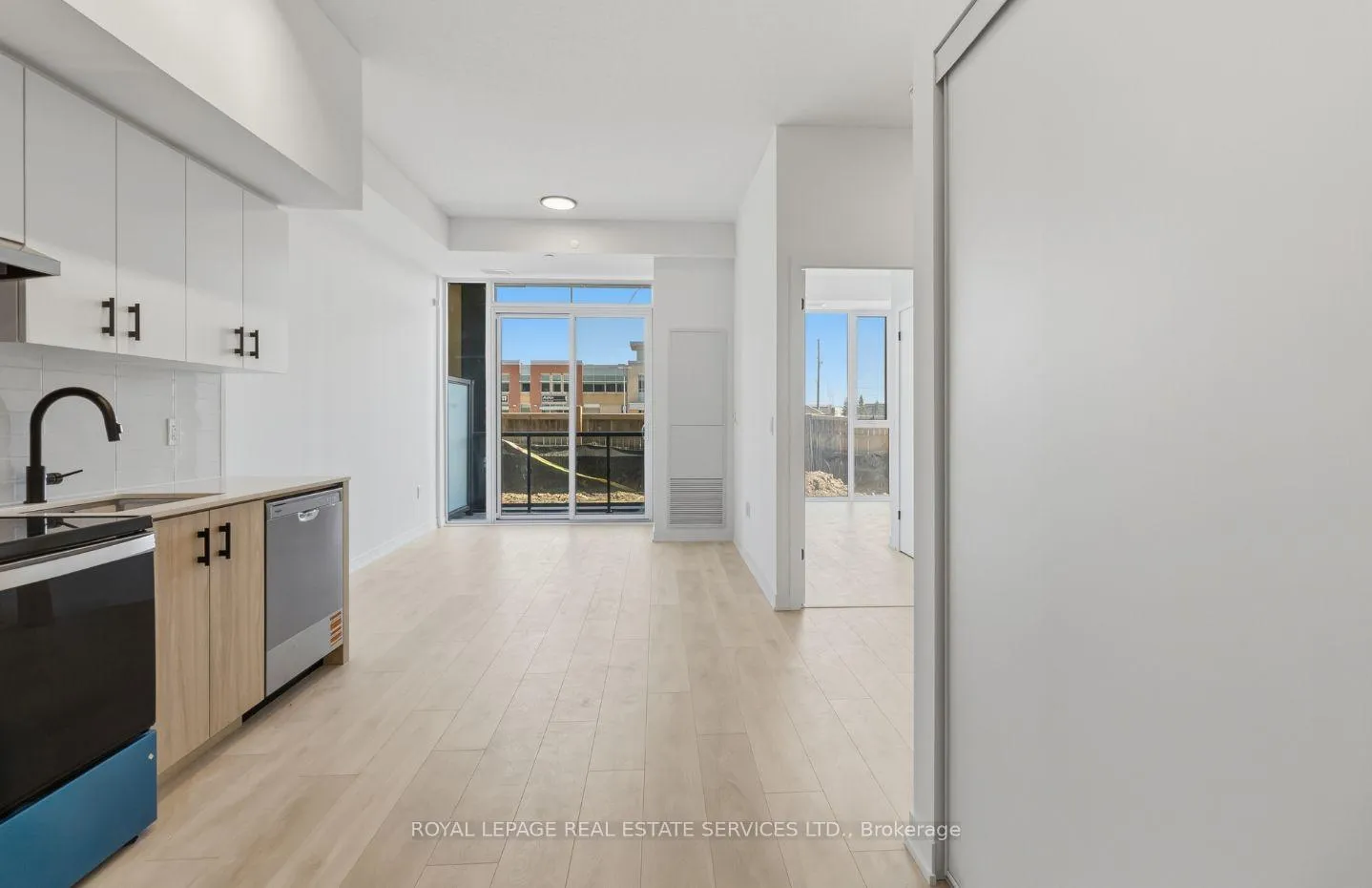 Photo 5 of Unit 122, 4878 Powers Common, Burlington, Alton — HOMEH