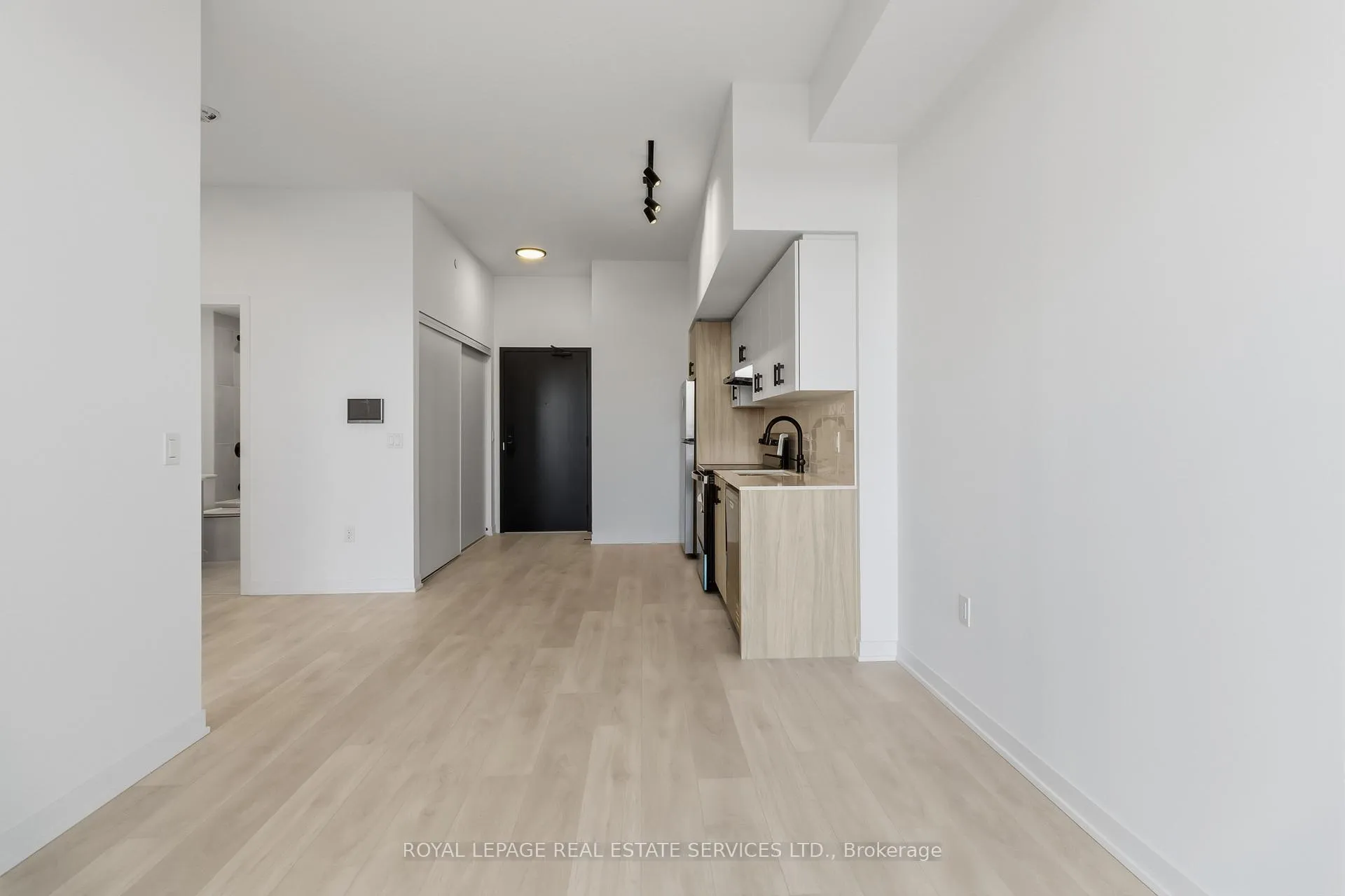 Photo 9 of Unit 122, 4878 Powers Common, Burlington, Alton — HOMEH