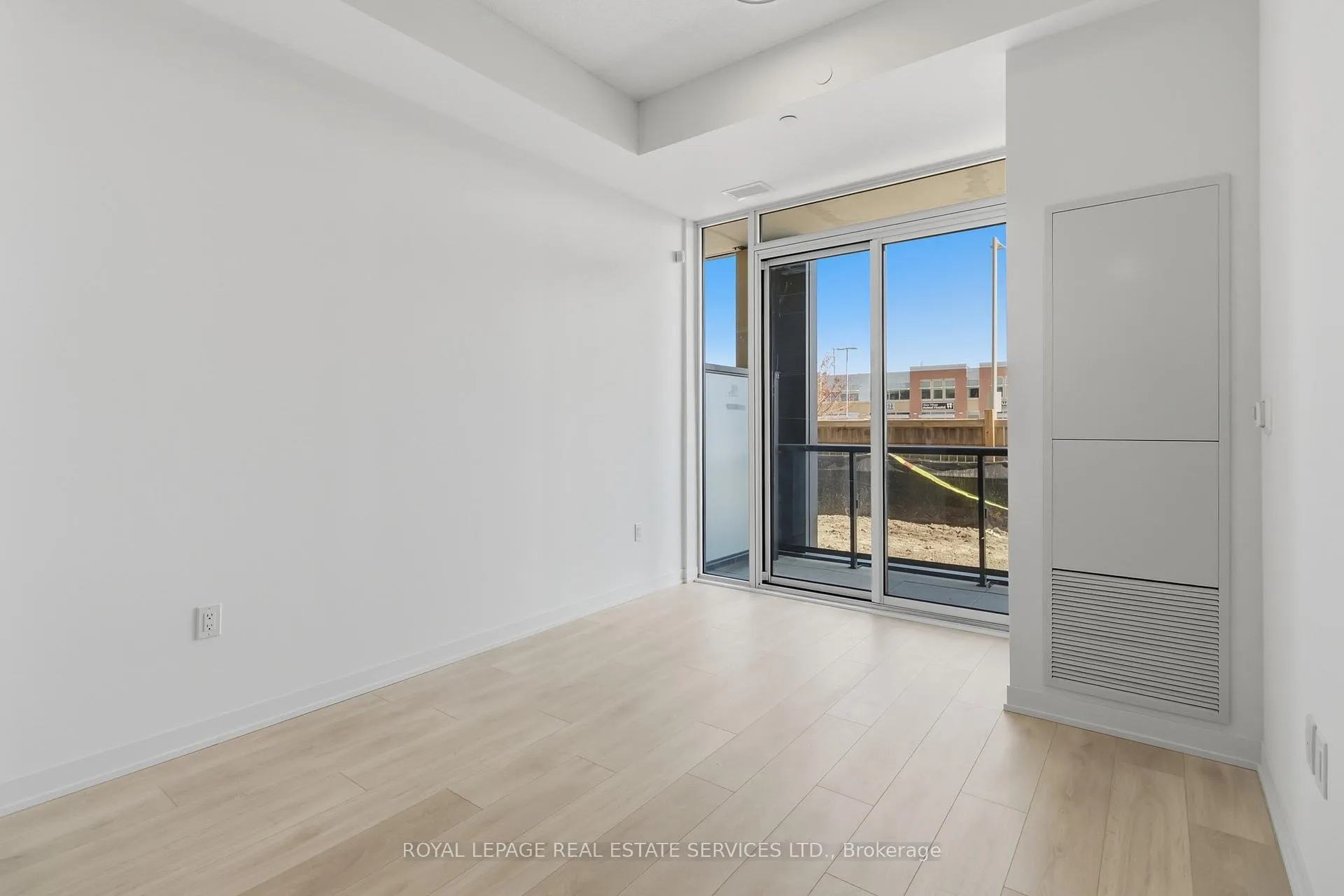 Photo 12 of Unit 122, 4878 Powers Common, Burlington, Alton — HOMEH