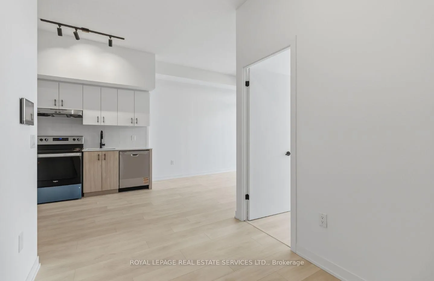 Photo 13 of Unit 122, 4878 Powers Common, Burlington, Alton — HOMEH
