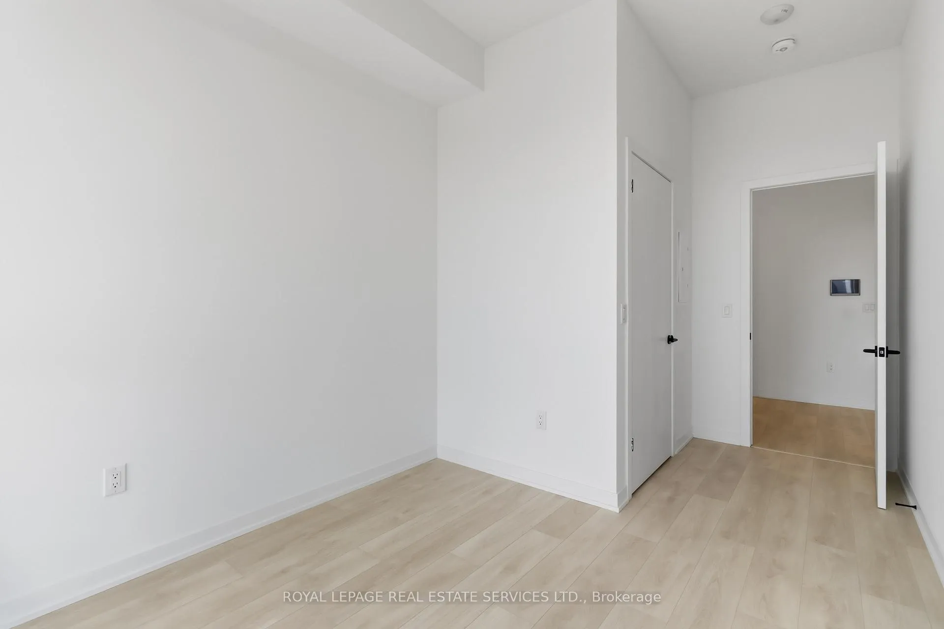 Photo 15 of Unit 122, 4878 Powers Common, Burlington, Alton — HOMEH
