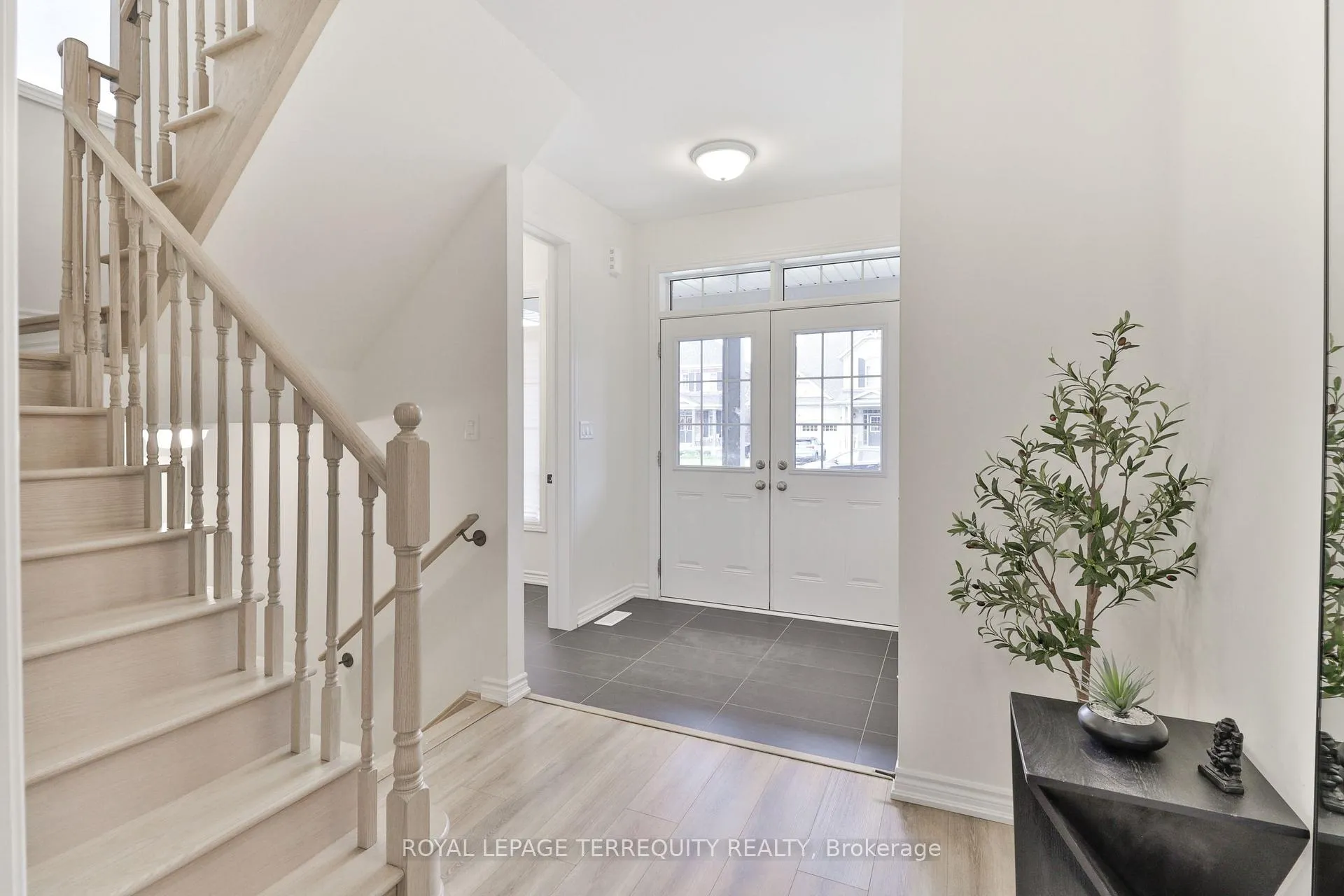 Photo 4 of 26 Sanford Circle, Springwater, Centre Vespra — HOMEH