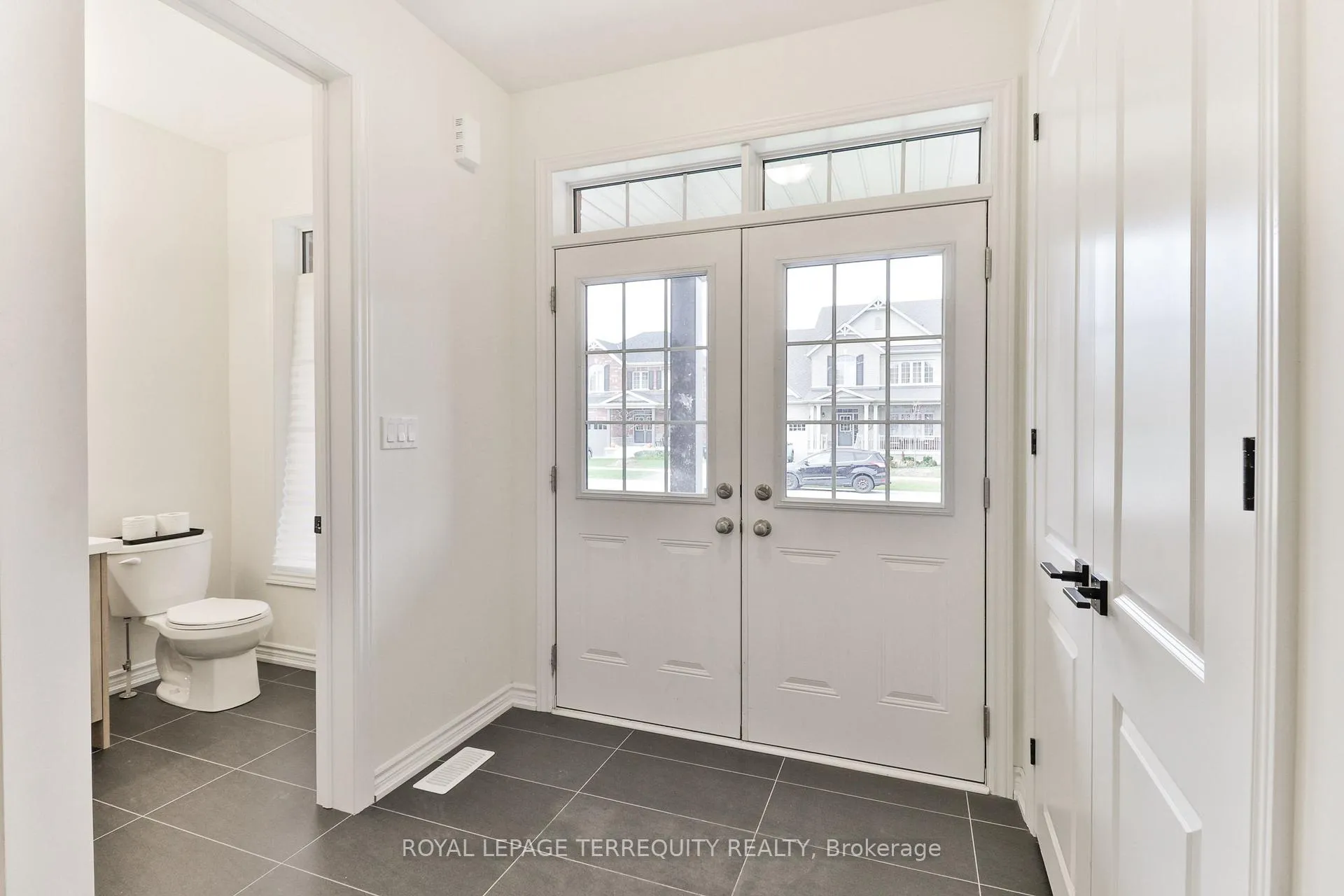 Photo 5 of 26 Sanford Circle, Springwater, Centre Vespra — HOMEH
