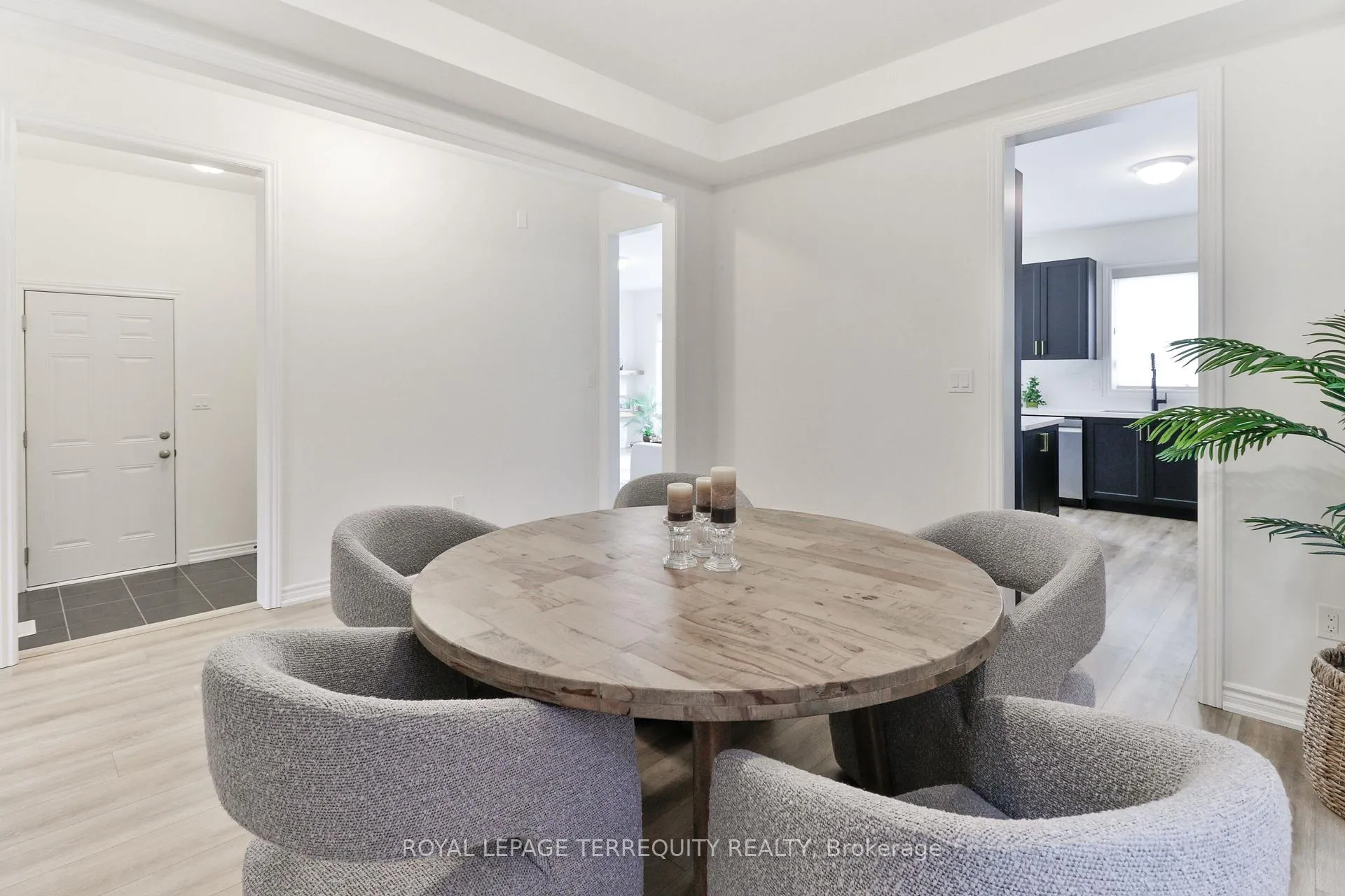 Photo 7 of 26 Sanford Circle, Springwater, Centre Vespra — HOMEH