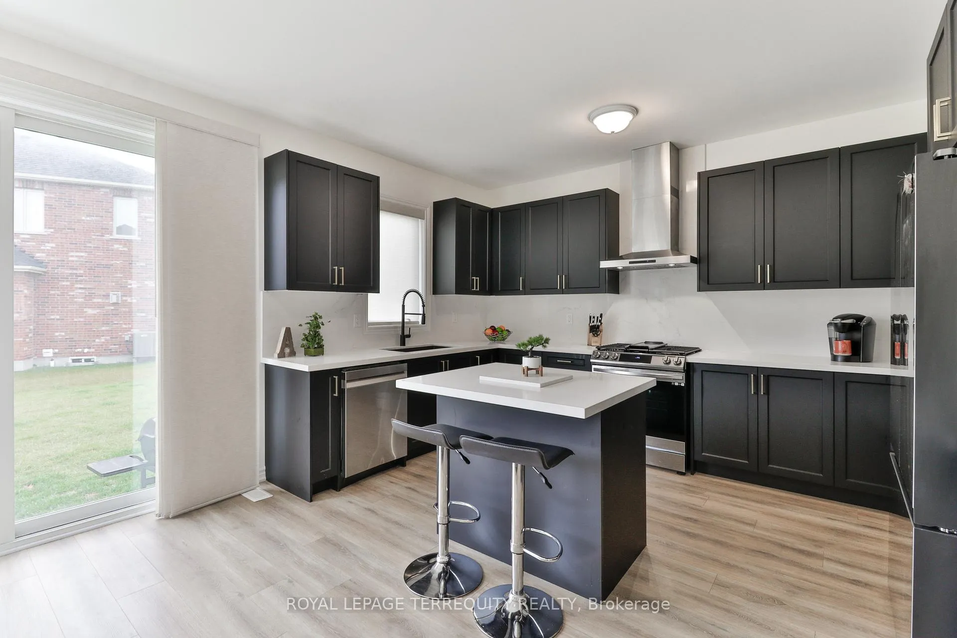 Photo 8 of 26 Sanford Circle, Springwater, Centre Vespra — HOMEH