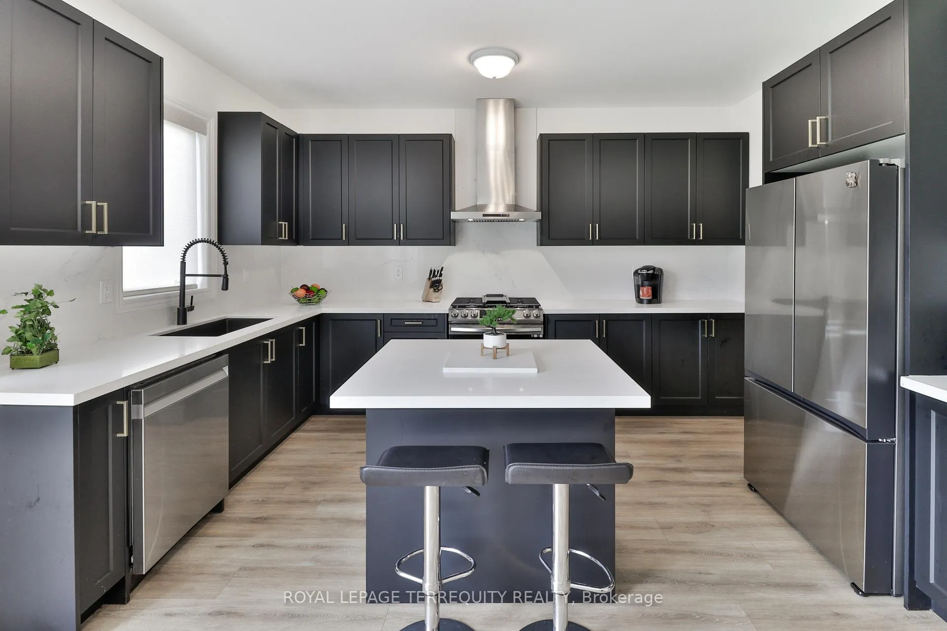 Photo 9 of 26 Sanford Circle, Springwater, Centre Vespra — HOMEH