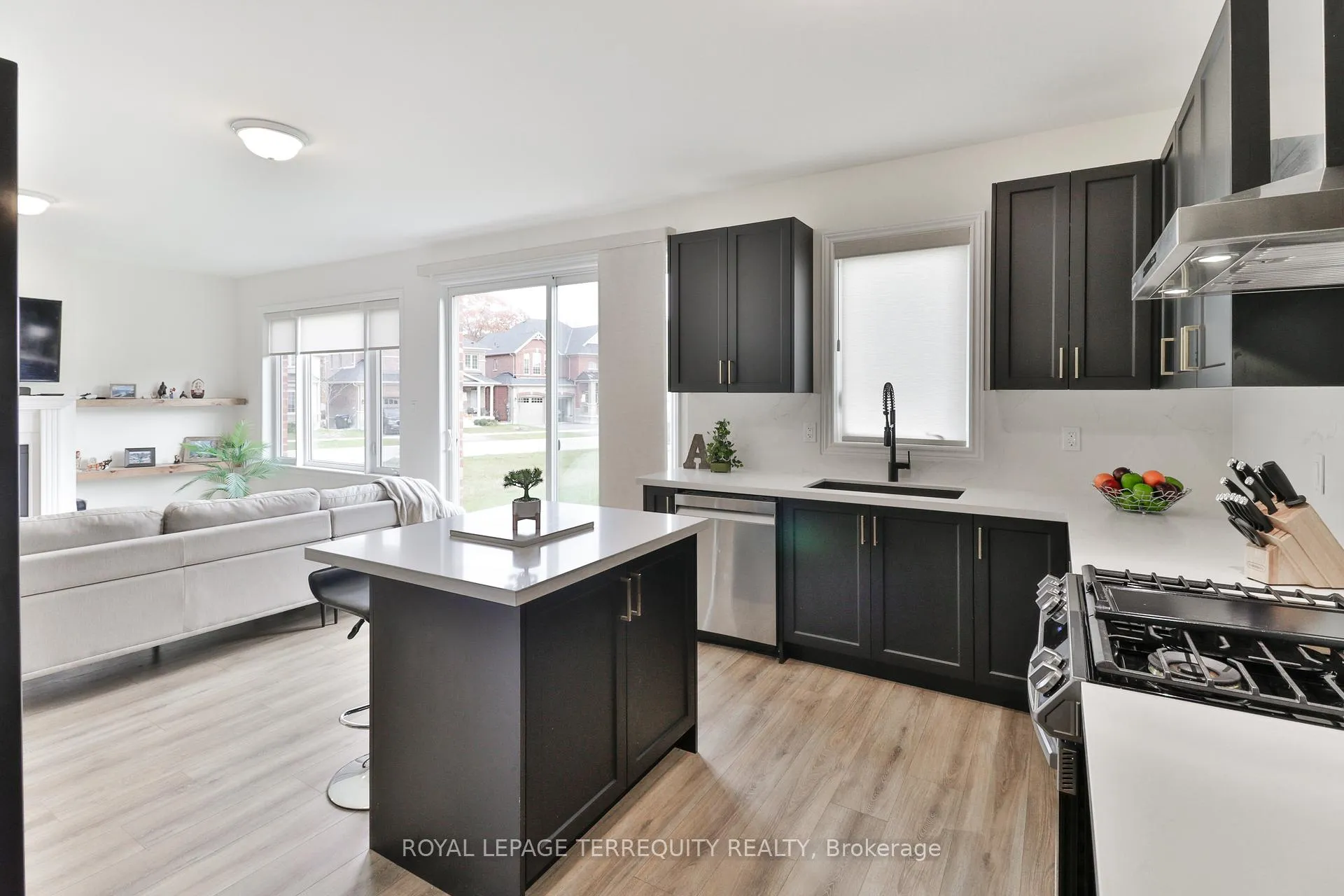 Photo 10 of 26 Sanford Circle, Springwater, Centre Vespra — HOMEH