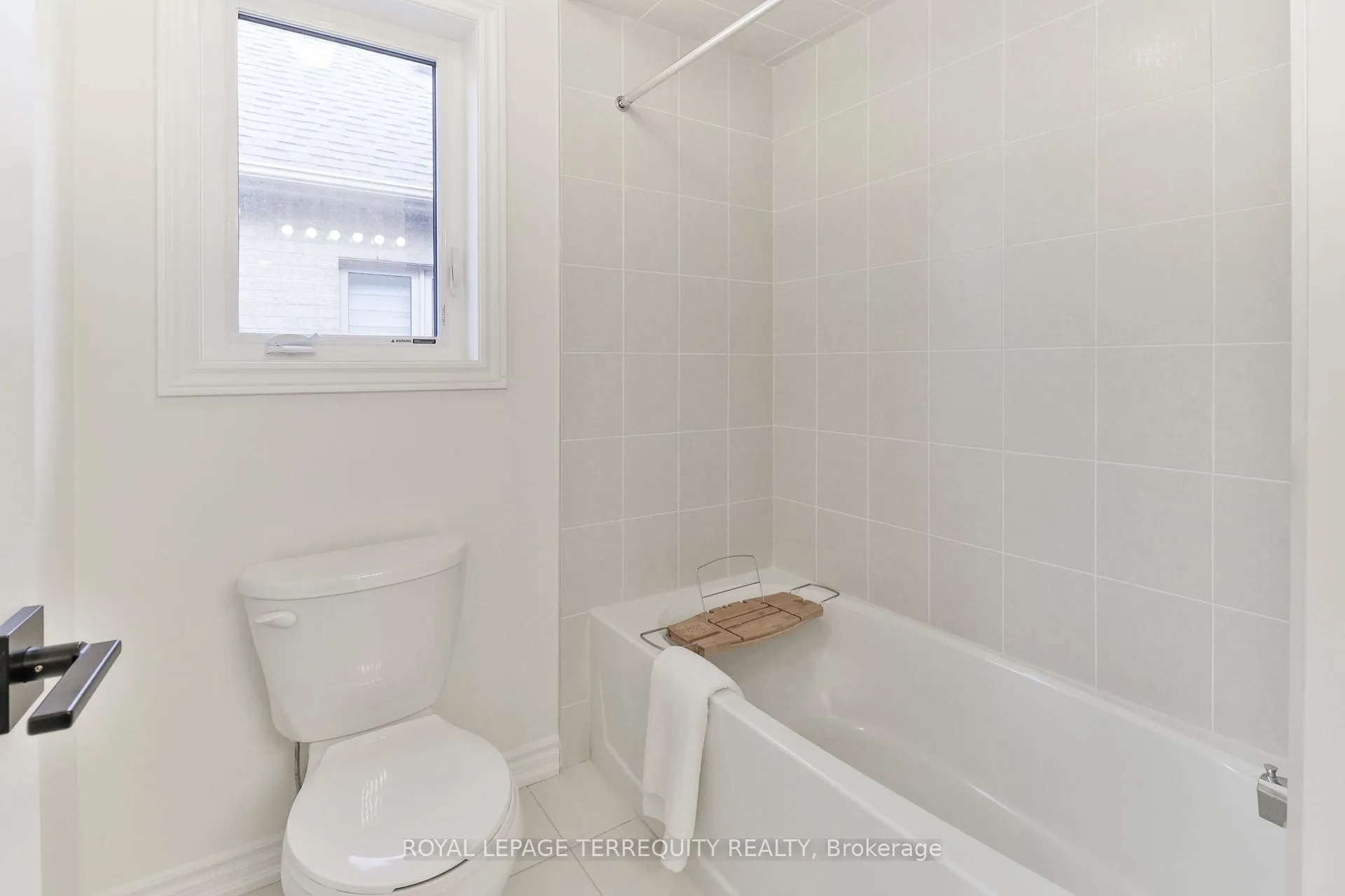 Photo 24 of 26 Sanford Circle, Springwater, Centre Vespra — HOMEH