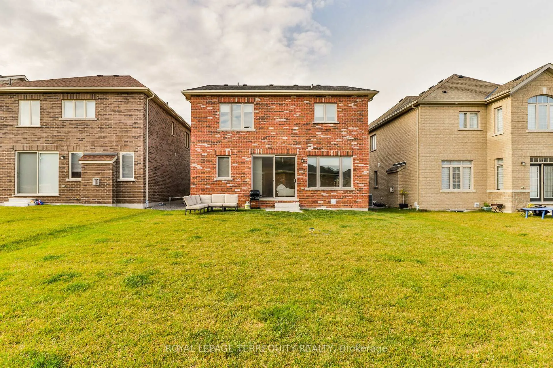 Photo 33 of 26 Sanford Circle, Springwater, Centre Vespra — HOMEH