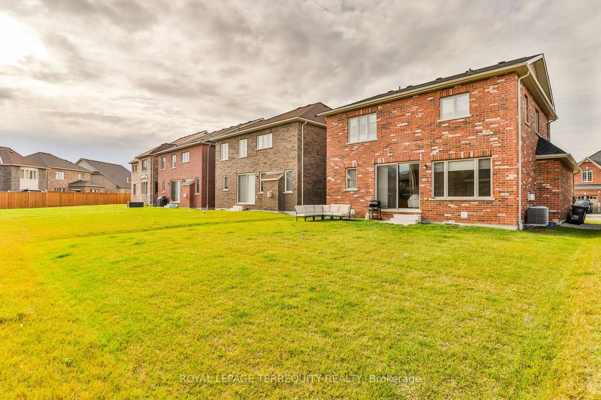 Photo 34 of 26 Sanford Circle, Springwater, Centre Vespra — HOMEH