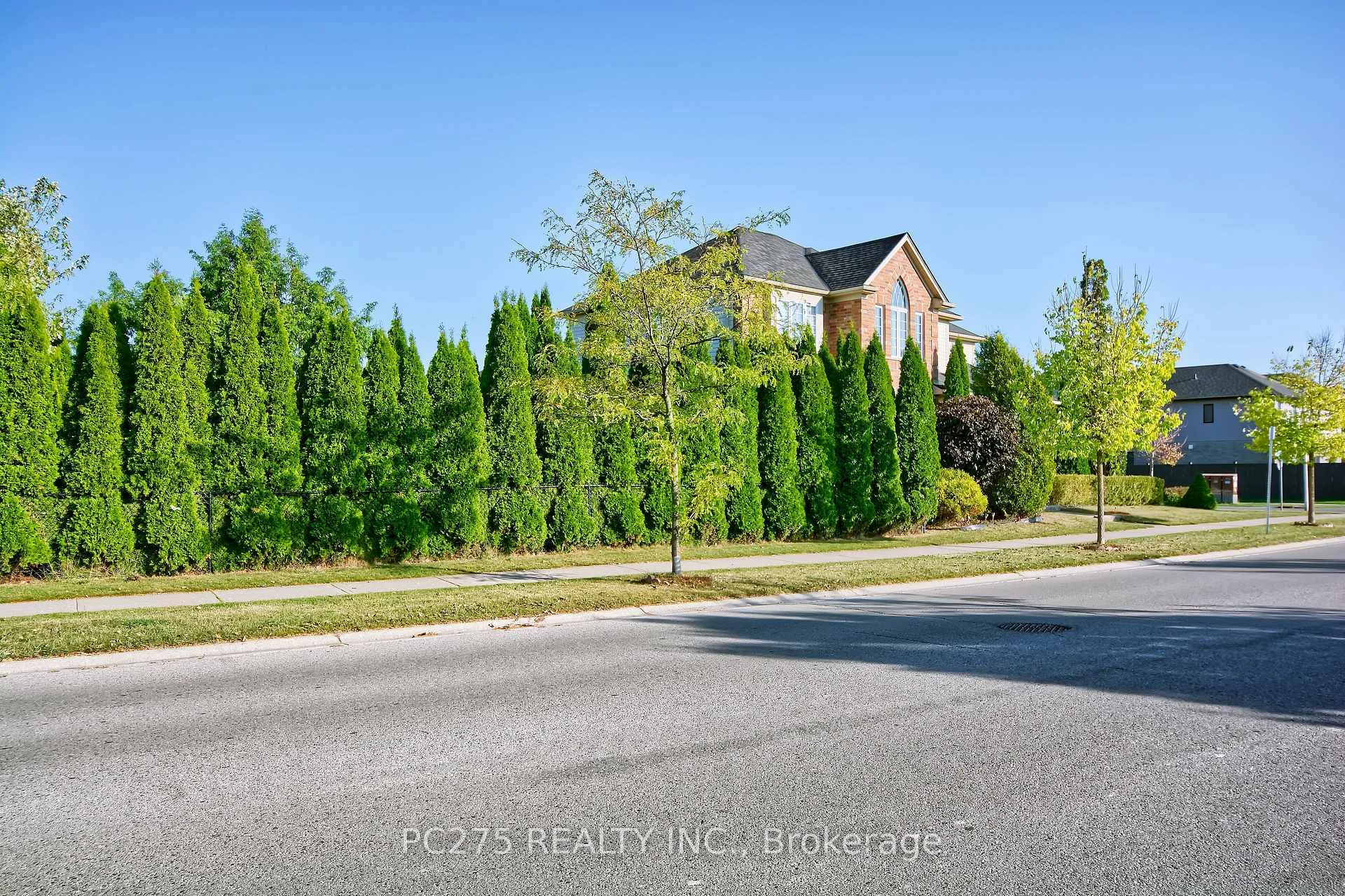 Photo 3 of 2392 Asima Drive, London, South U — HOMEH