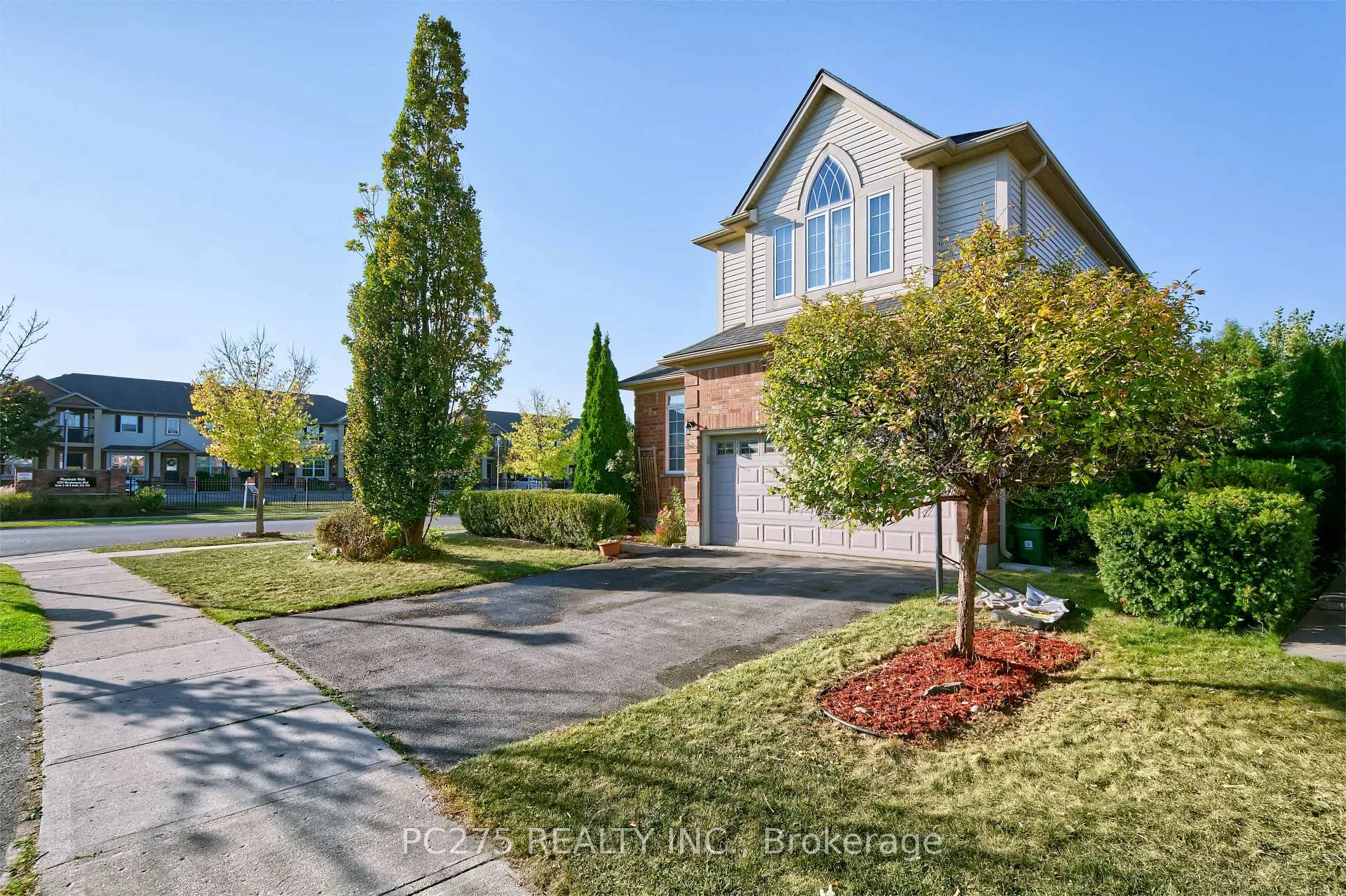 Photo 4 of 2392 Asima Drive, London, South U — HOMEH