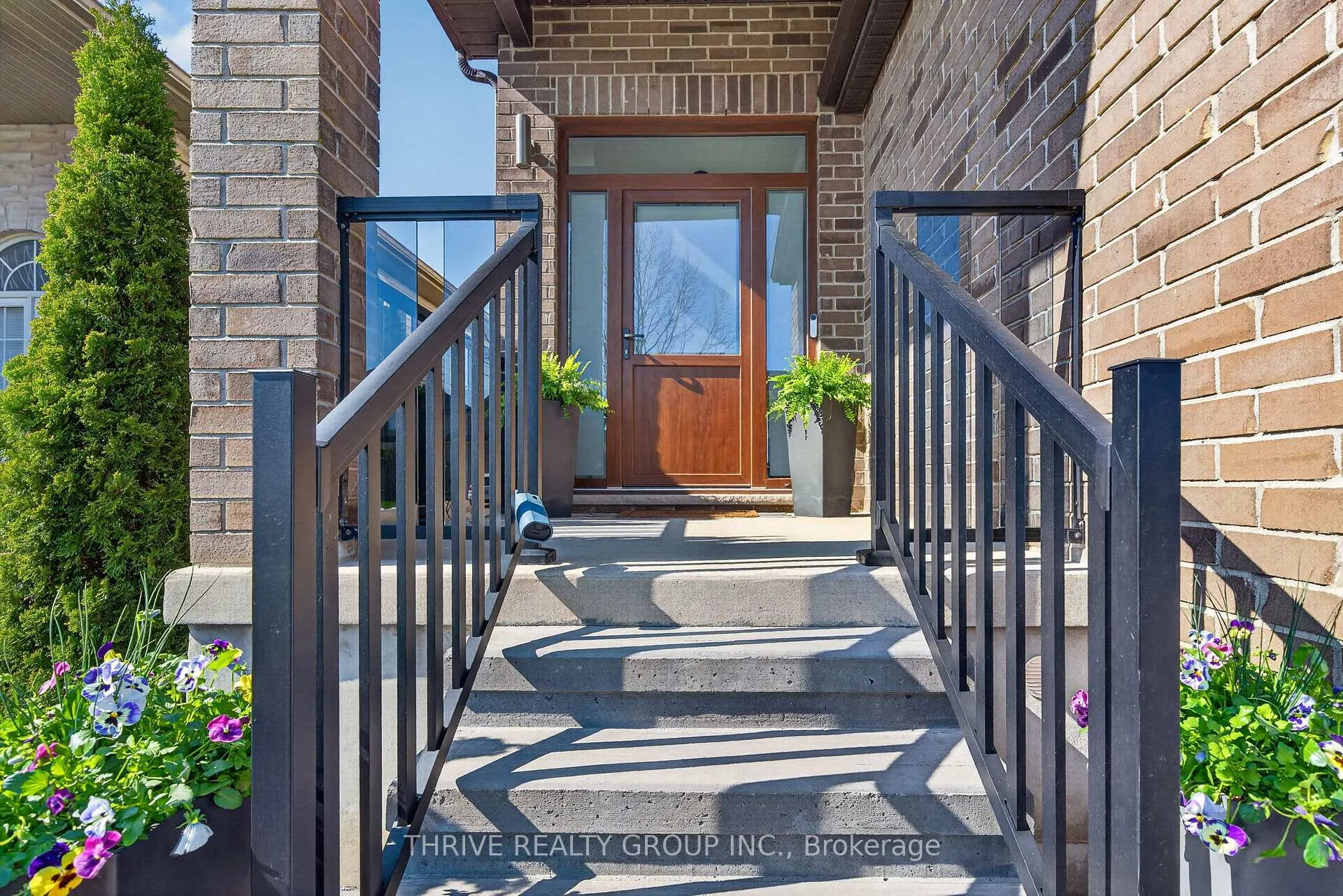 Photo 4 of 2605 Evans Boulevard, London, South U — HOMEH