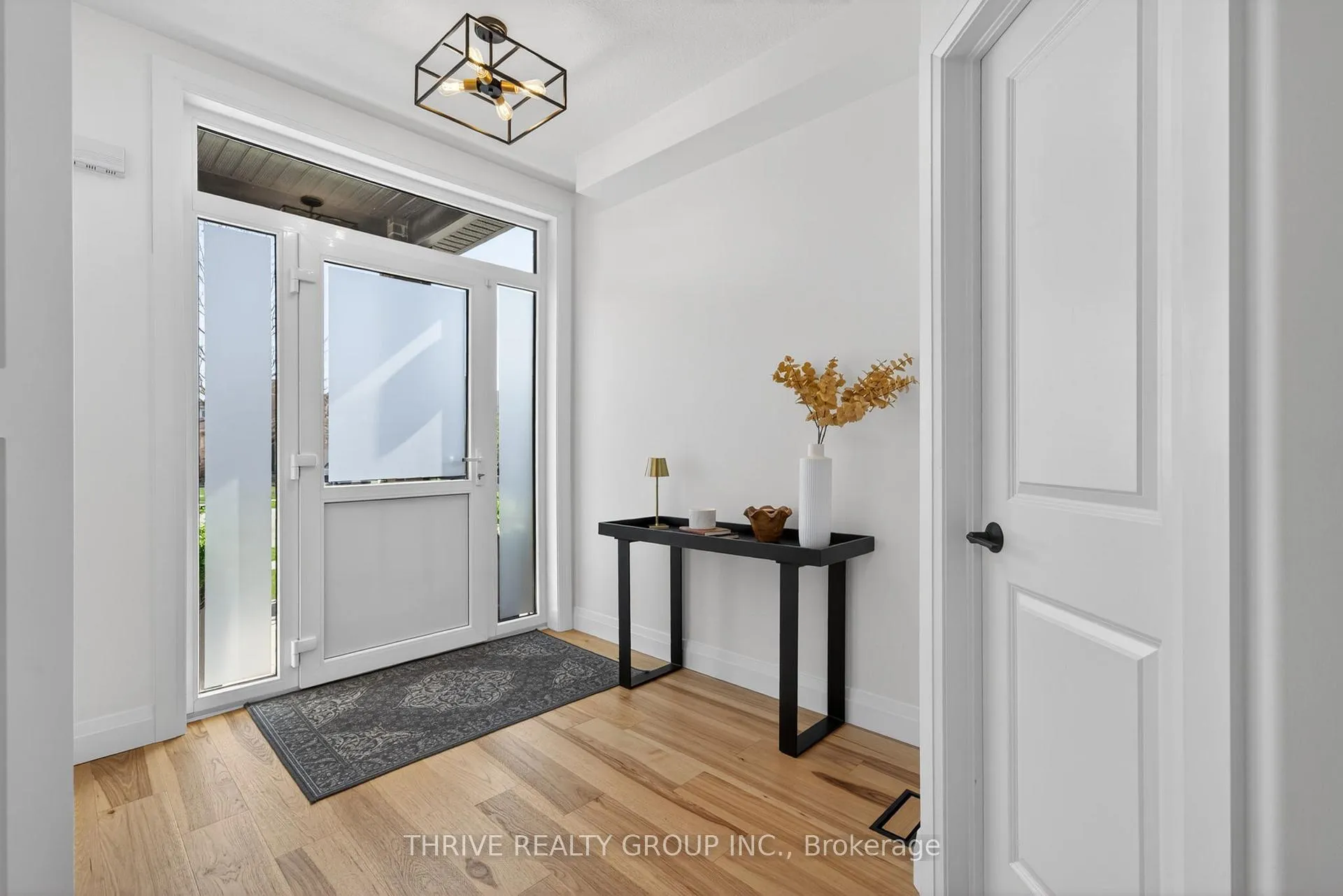 Photo 5 of 2605 Evans Boulevard, London, South U — HOMEH
