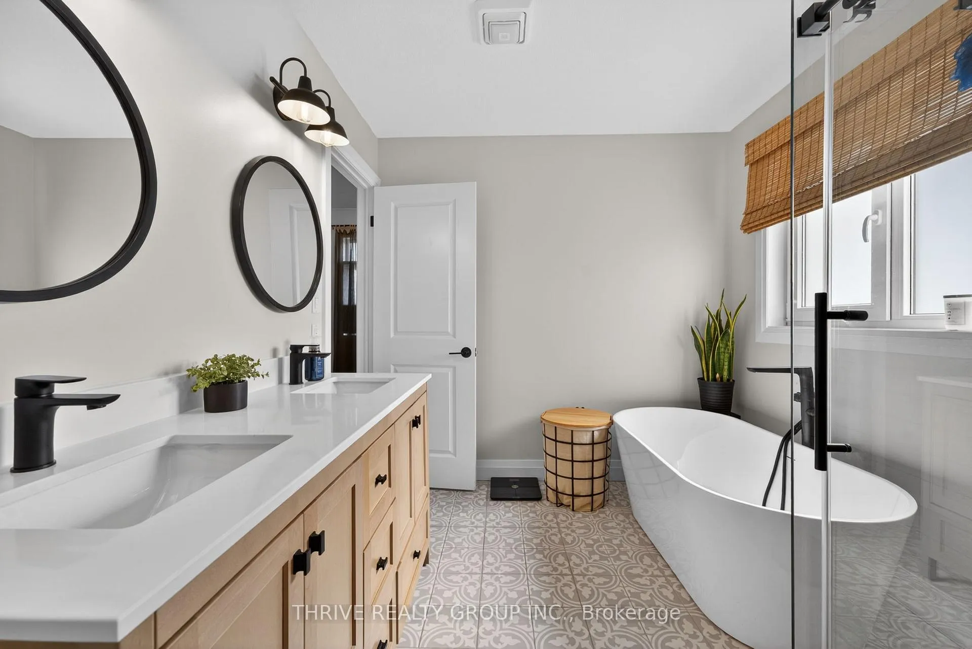 Photo 22 of 2605 Evans Boulevard, London, South U — HOMEH