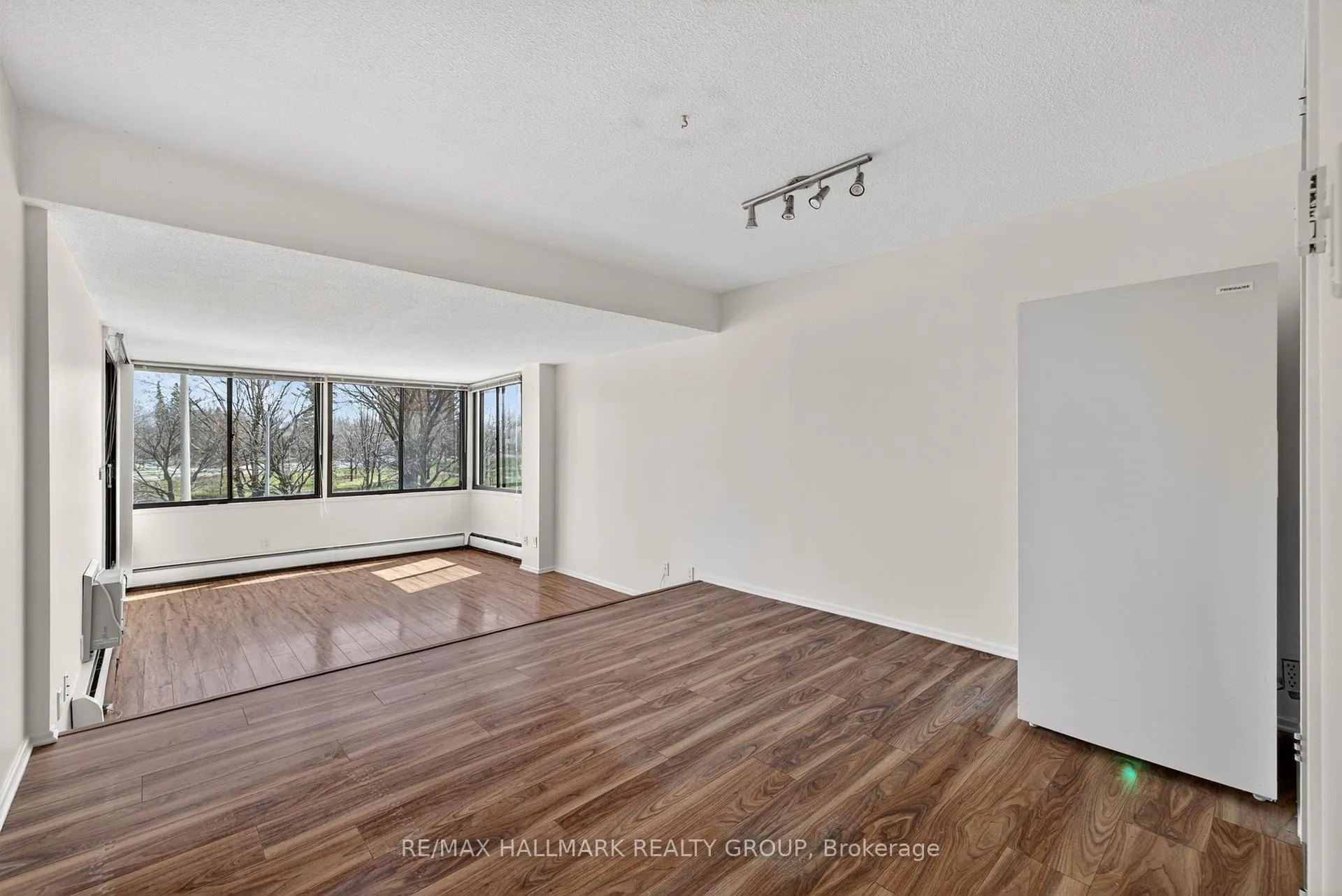 Photo 8 of Unit 306, 415 Greenview Avenue, Ottawa, Britannia — HOMEH