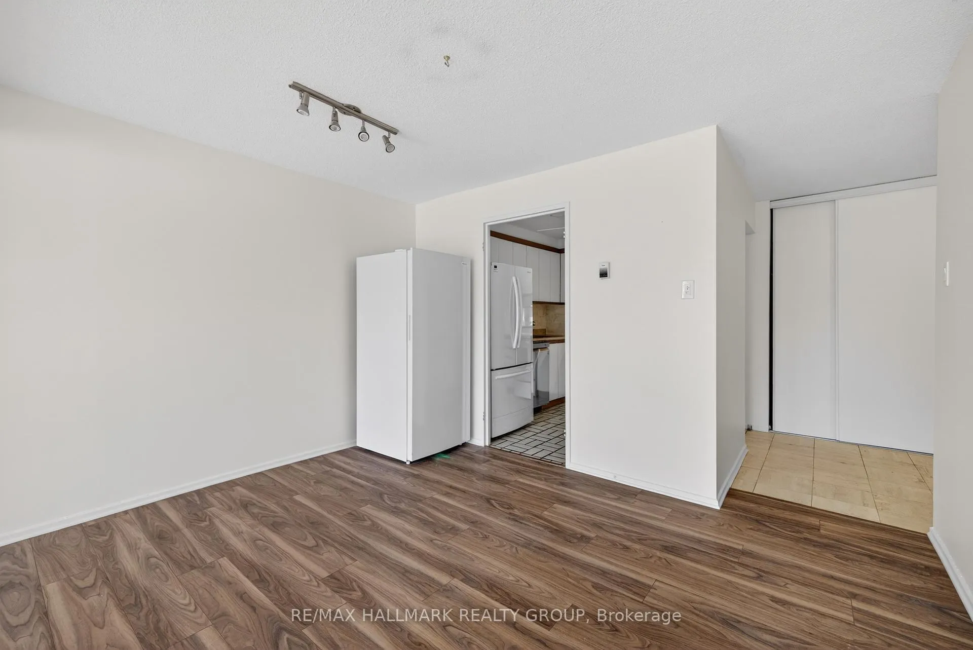 Photo 9 of Unit 306, 415 Greenview Avenue, Ottawa, Britannia — HOMEH