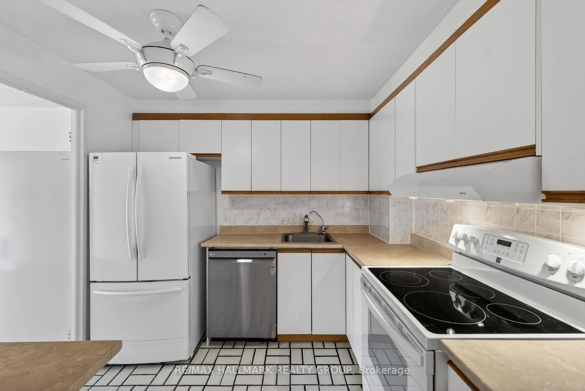 Photo 18 of Unit 306, 415 Greenview Avenue, Ottawa, Britannia — HOMEH