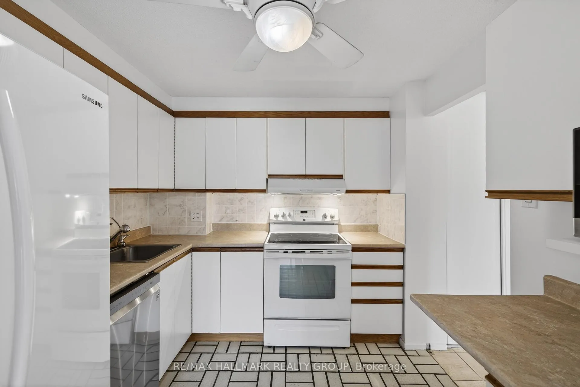 Photo 21 of Unit 306, 415 Greenview Avenue, Ottawa, Britannia — HOMEH