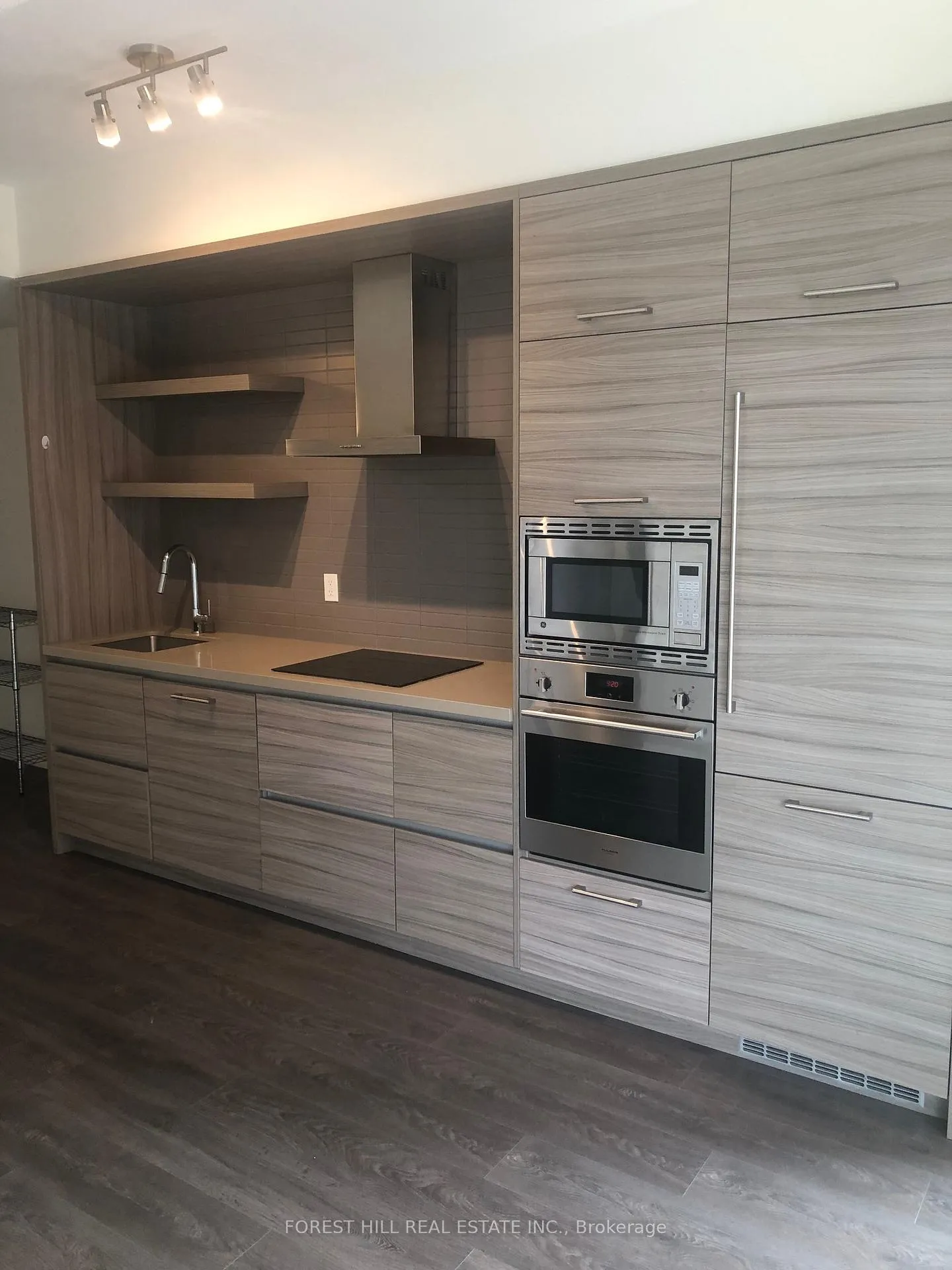 Photo 4 of Unit 805, 2221 Yonge Street, Toronto, Mount Pleasant West — HOMEH