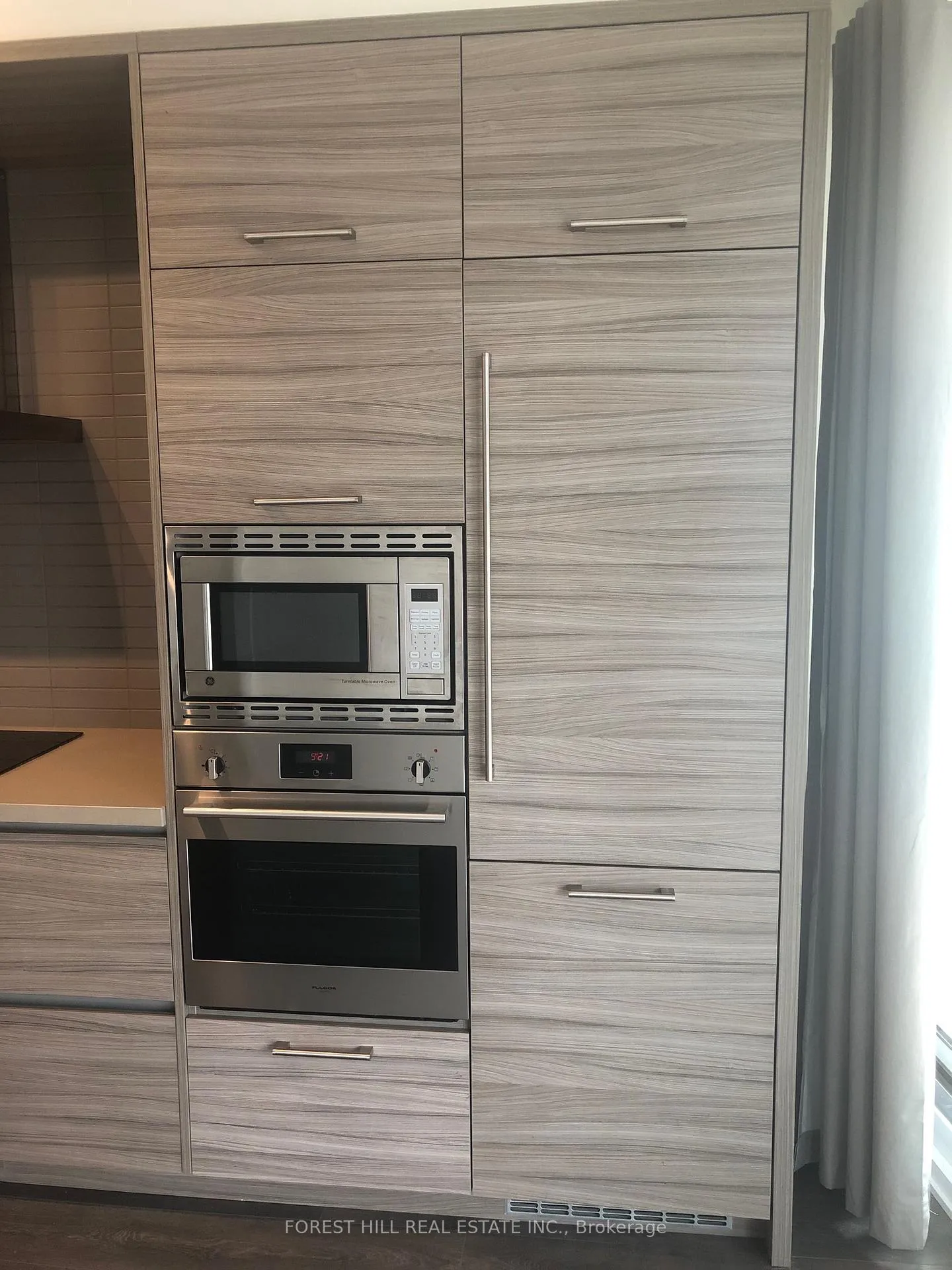 Photo 5 of Unit 805, 2221 Yonge Street, Toronto, Mount Pleasant West — HOMEH