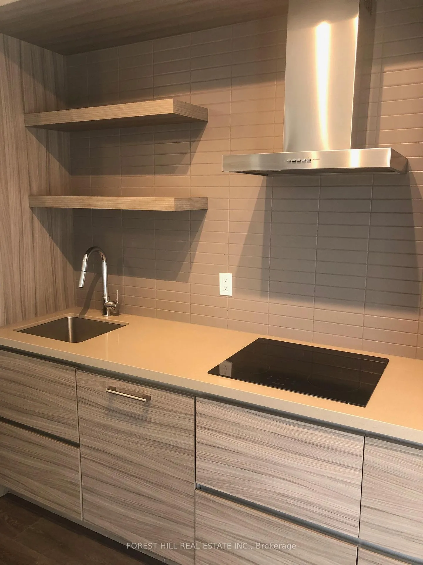 Photo 6 of Unit 805, 2221 Yonge Street, Toronto, Mount Pleasant West — HOMEH