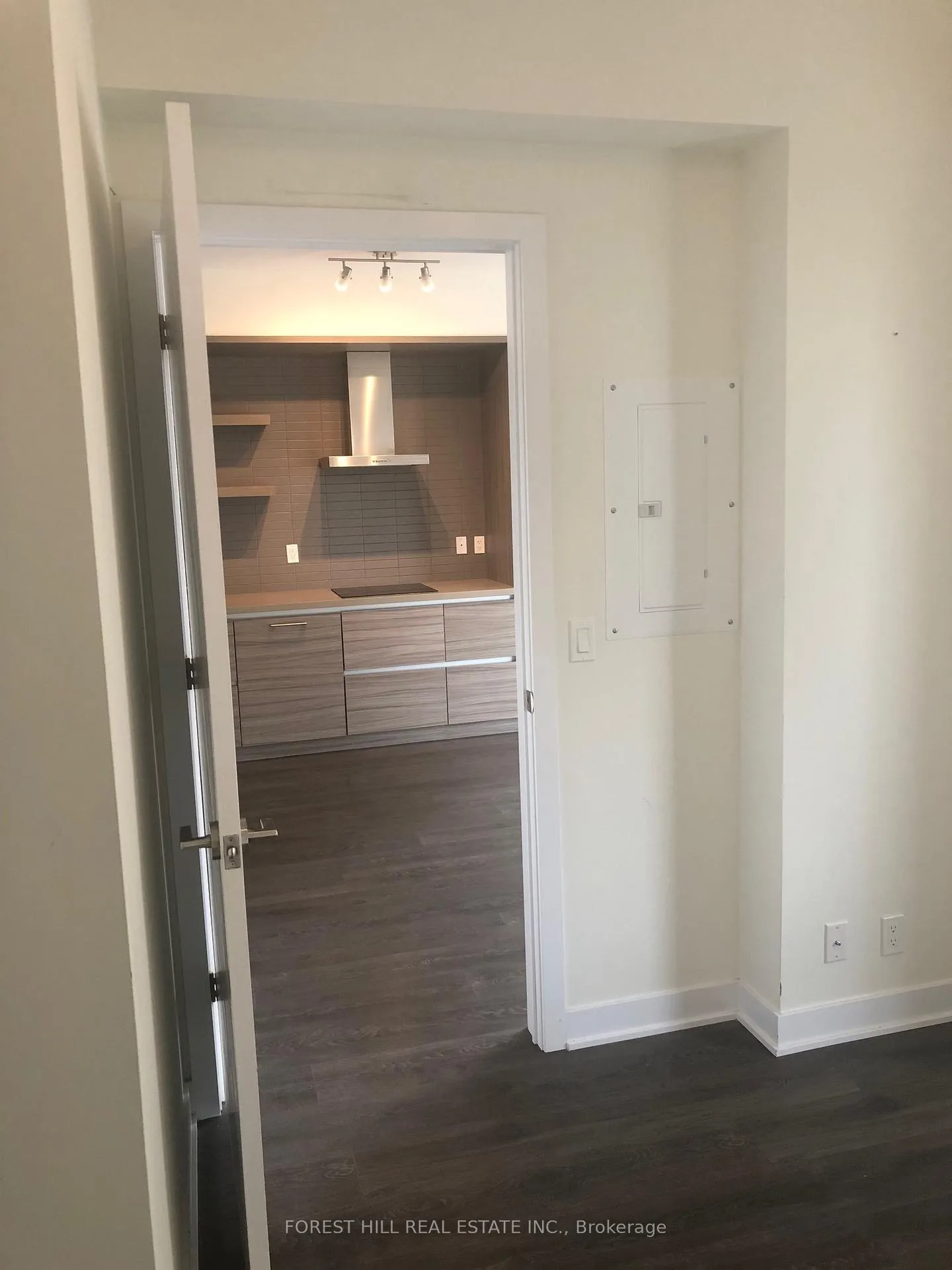 Photo 8 of Unit 805, 2221 Yonge Street, Toronto, Mount Pleasant West — HOMEH