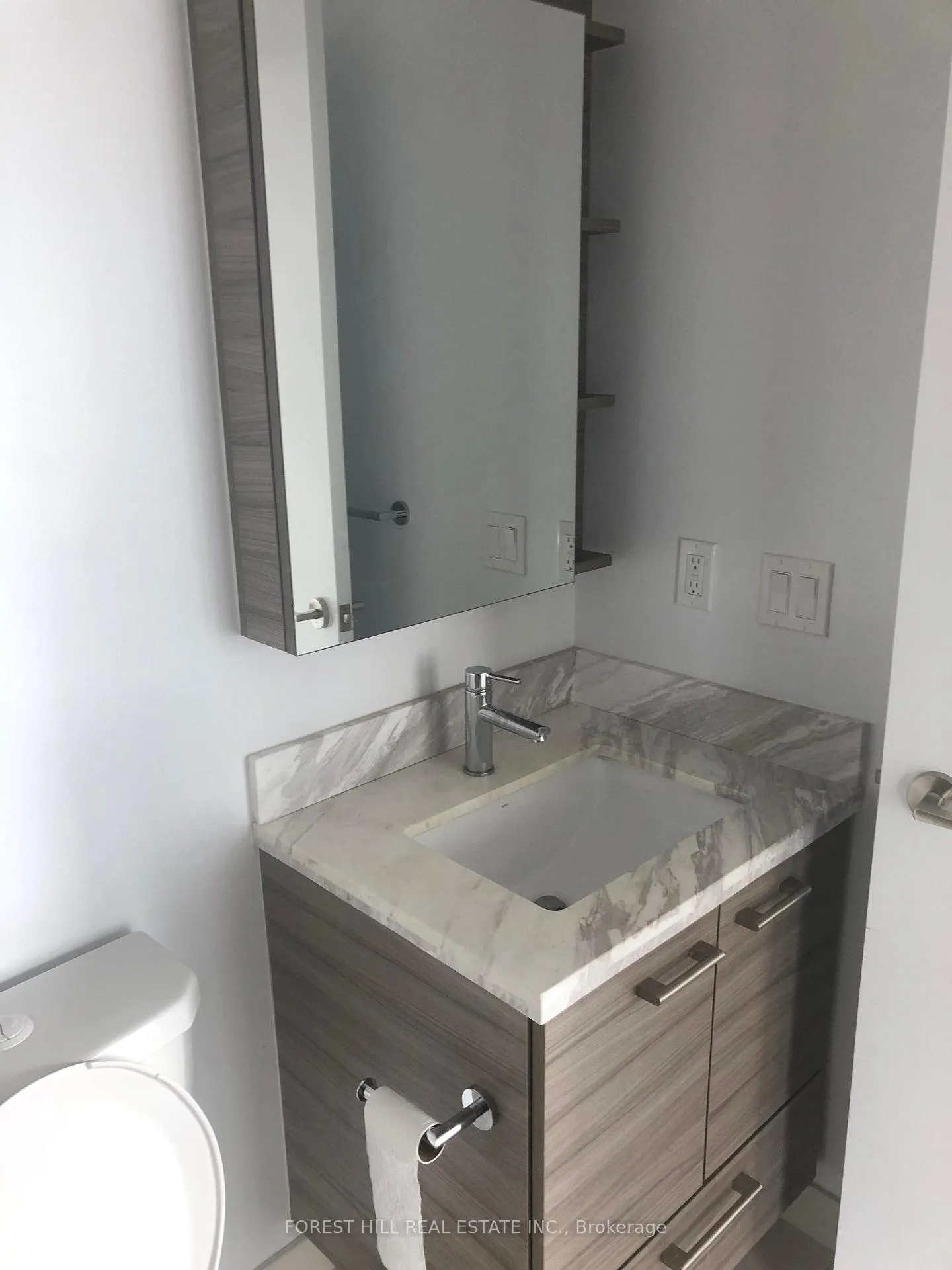 Photo 9 of Unit 805, 2221 Yonge Street, Toronto, Mount Pleasant West — HOMEH