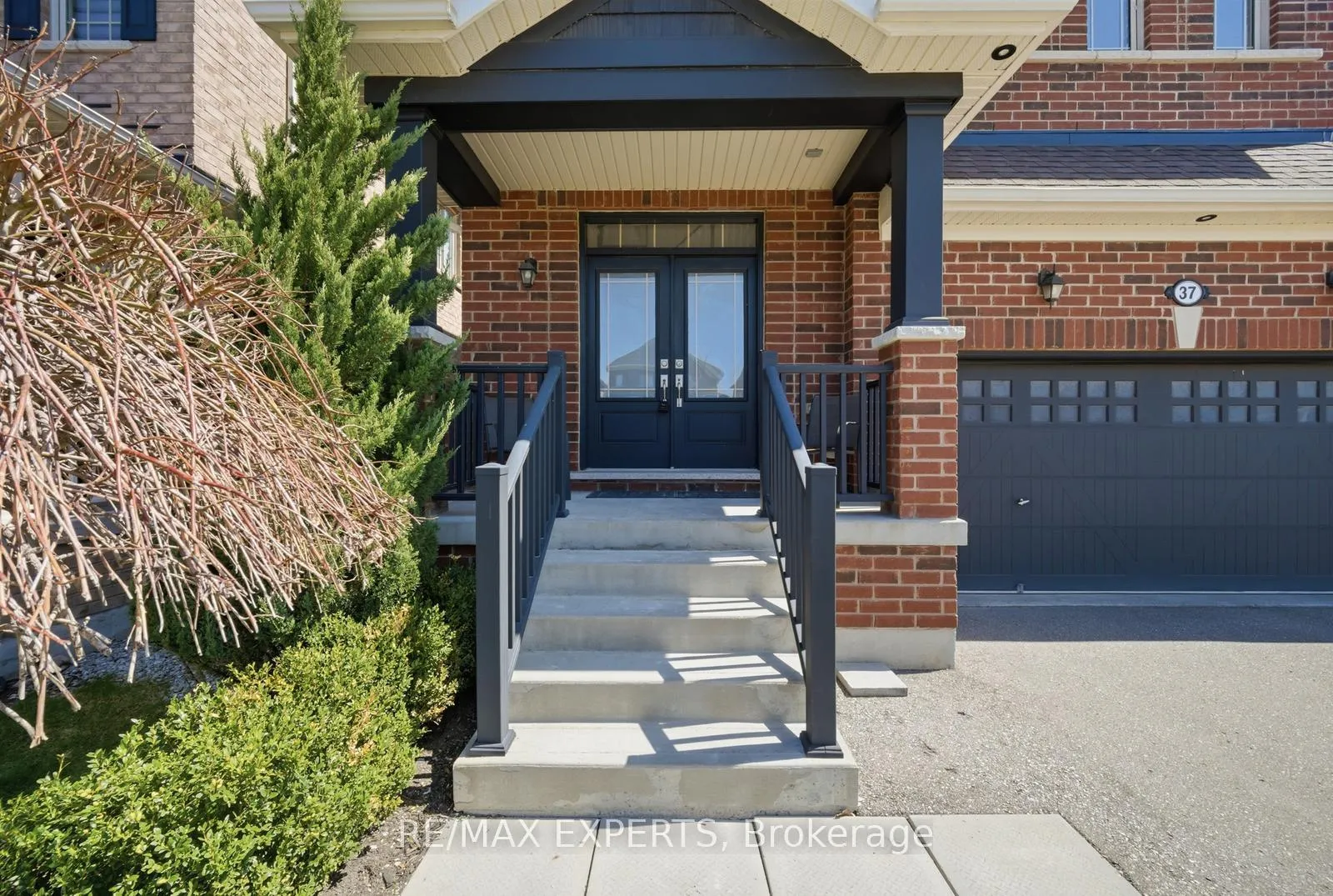 Photo 2 of 37 Schwalm Crescent, New Tecumseth, Tottenham — HOMEH