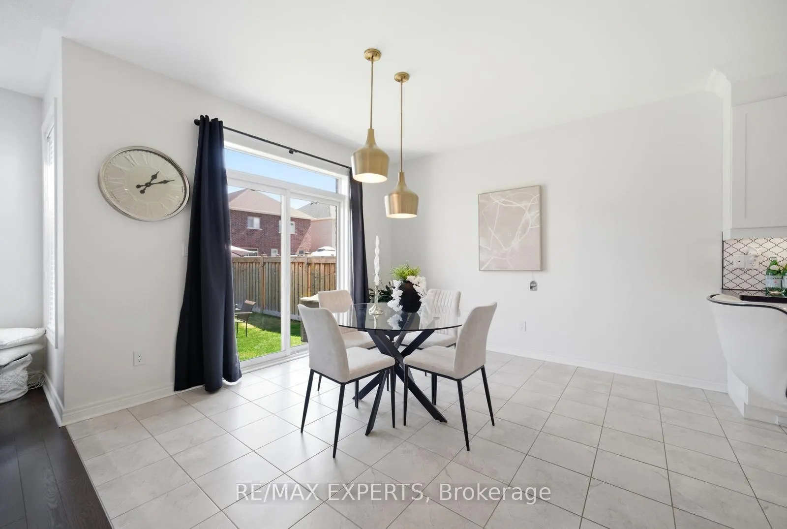 Photo 18 of 37 Schwalm Crescent, New Tecumseth, Tottenham — HOMEH
