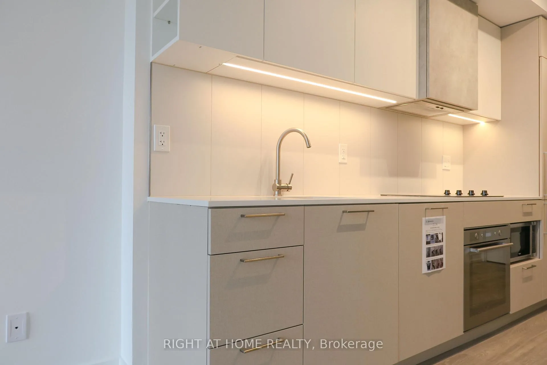 Photo 4 of Unit 821, 19 Western Battery Road, Toronto, Niagara — HOMEH